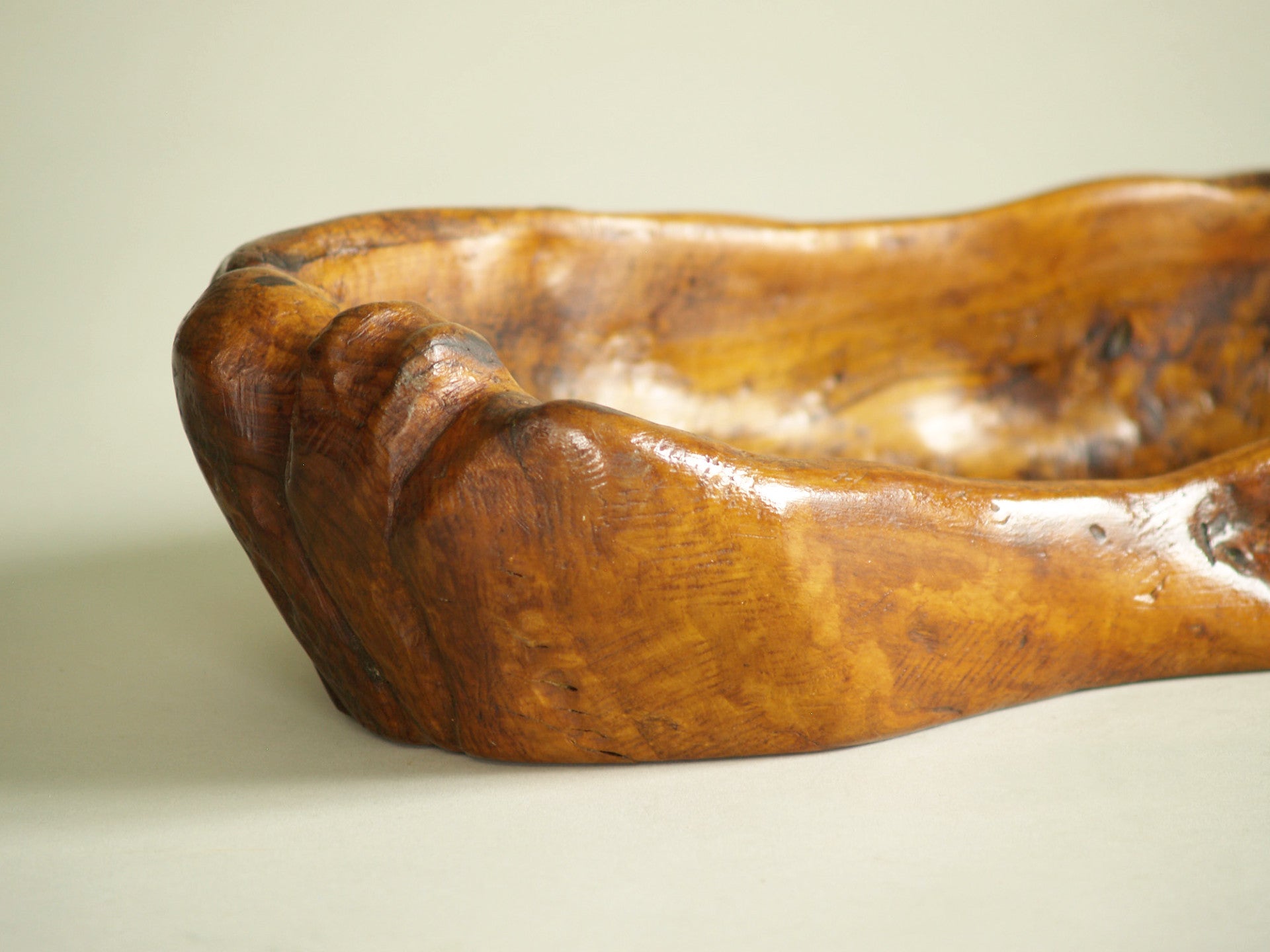 Rare ensemble de coupes monoxyles de forme libre par Hardoin, France (1977)..Set of freeform carved bowls by Hardoin, France (1977)