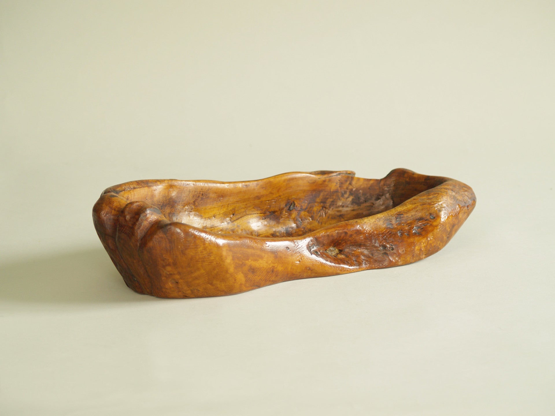 Rare ensemble de coupes monoxyles de forme libre par Hardoin, France (1977)..Set of freeform carved bowls by Hardoin, France (1977)