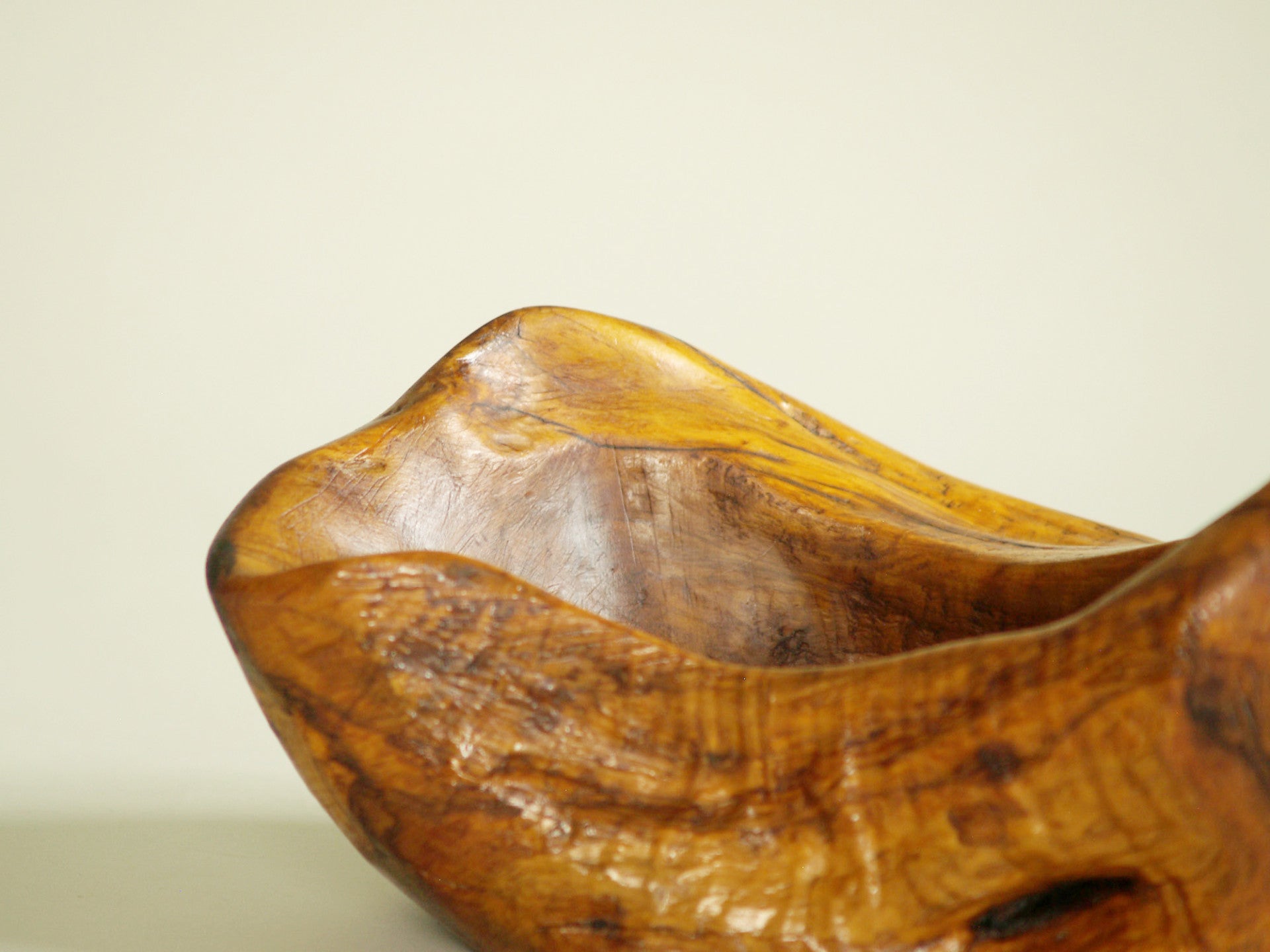 Rare ensemble de coupes monoxyles de forme libre par Hardoin, France (1977)..Set of freeform carved bowls by Hardoin, France (1977)