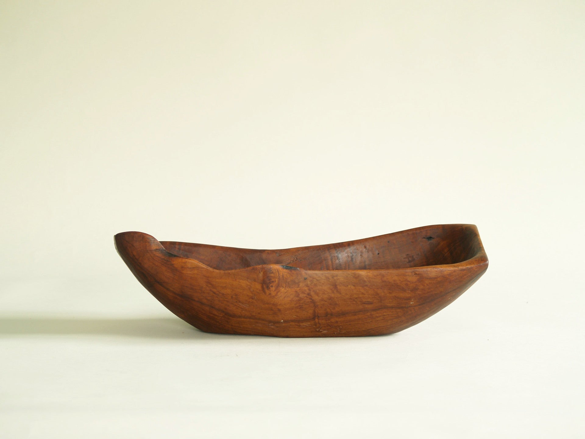 Coupe monoxyle de forme libre, France (vers 1955)..Free form carved bowl, France (circa 1955)
