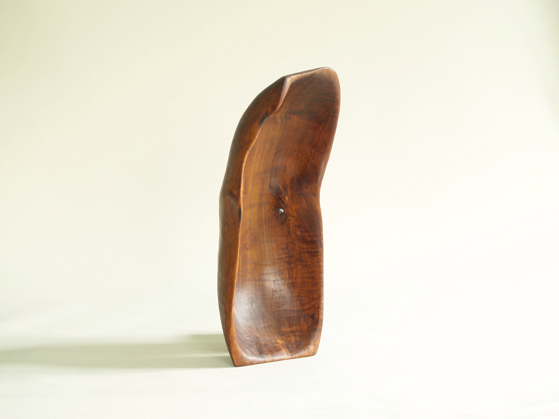Coupe monoxyle de forme libre, France (vers 1955)..Free form carved bowl, France (circa 1955)