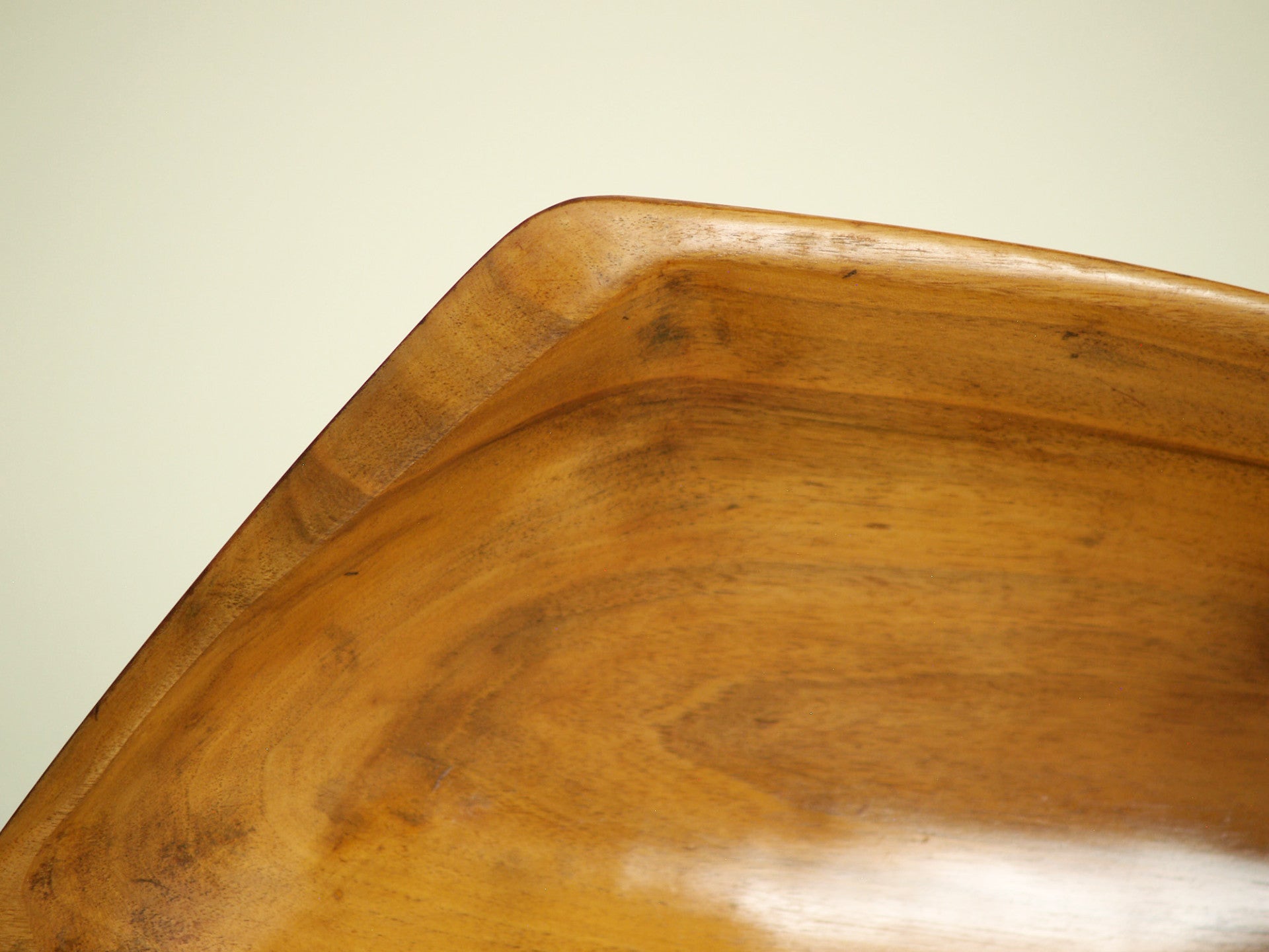 Rare coupe monoxyle de forme libre en sycomore, France (vers 1955)..Rare sycamore freeform carved bowl, France (circa 1955)