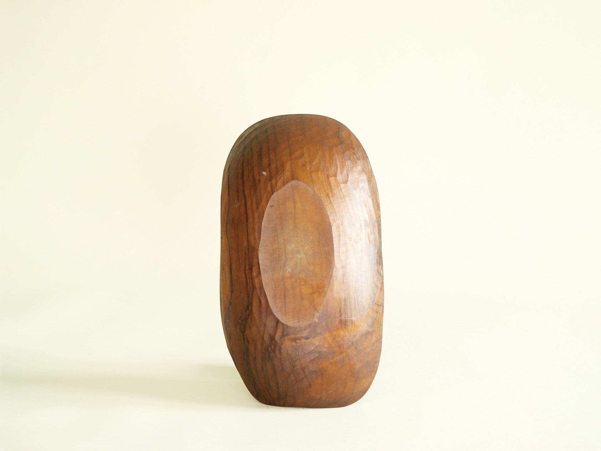 Fine coupe monoxyle de forme libre, France (vers 1955)..Fine carved freeform bowl, France (circa 1955)