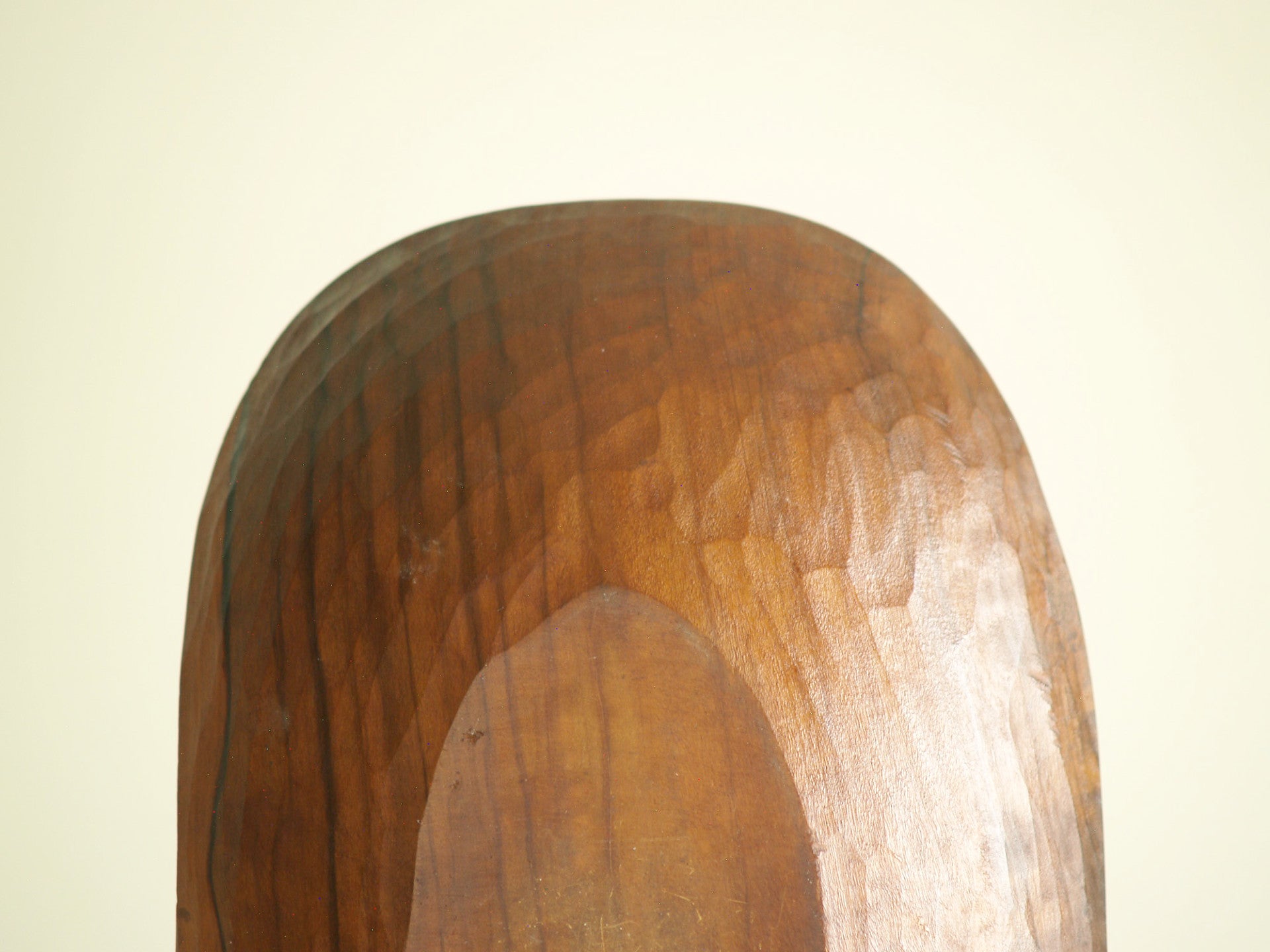 Fine coupe monoxyle de forme libre, France (vers 1955)..Fine carved freeform bowl, France (circa 1955)