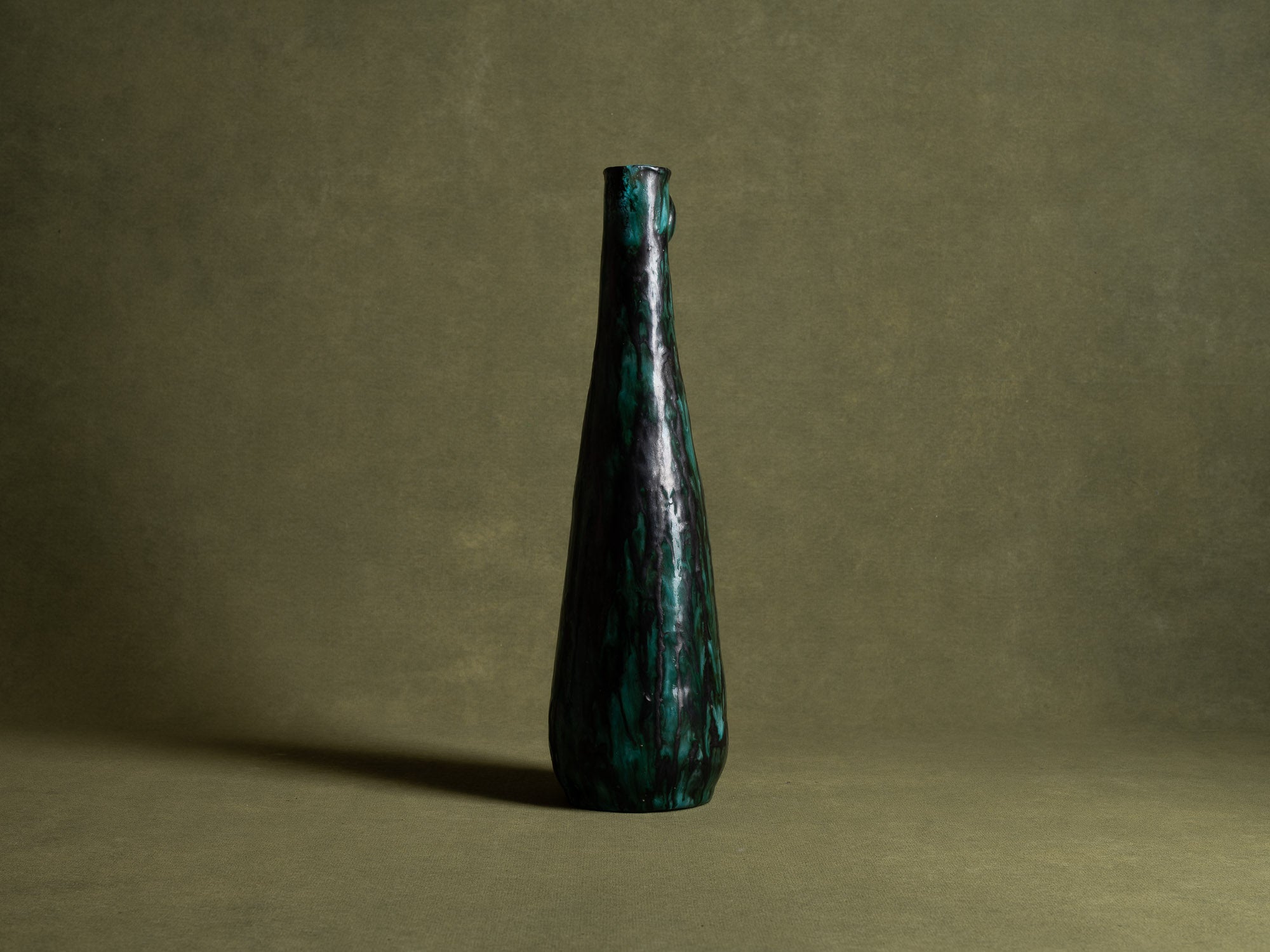 Vase‑bouteille par Claude Bignens, Atelier Claude & Yvon, France (vers 1956-60)..Vase by Claude Bignens, Claude & Yvon, France (ca. 1956-60)