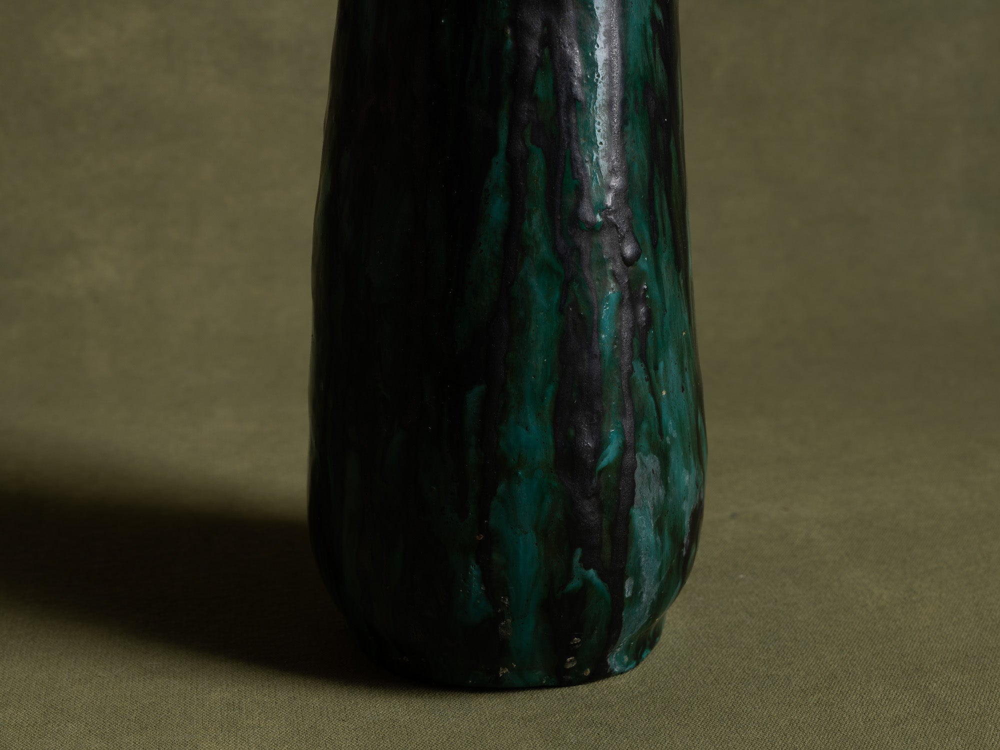 Vase‑bouteille par Claude Bignens, Atelier Claude & Yvon, France (vers 1956-60)..Vase by Claude Bignens, Claude & Yvon, France (ca. 1956-60)