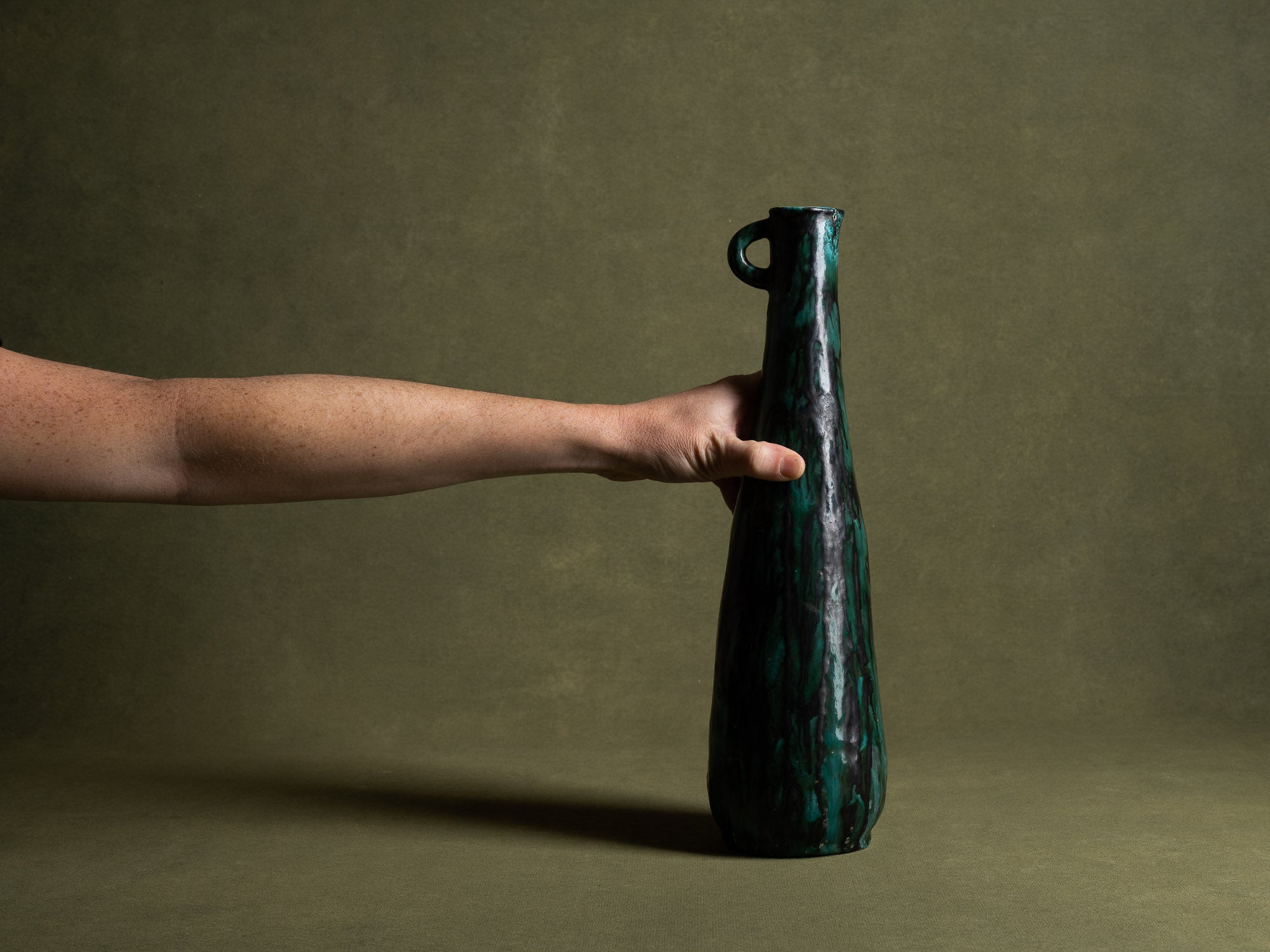 Vase‑bouteille par Claude Bignens, Atelier Claude & Yvon, France (vers 1956-60)..Vase by Claude Bignens, Claude & Yvon, France (ca. 1956-60)