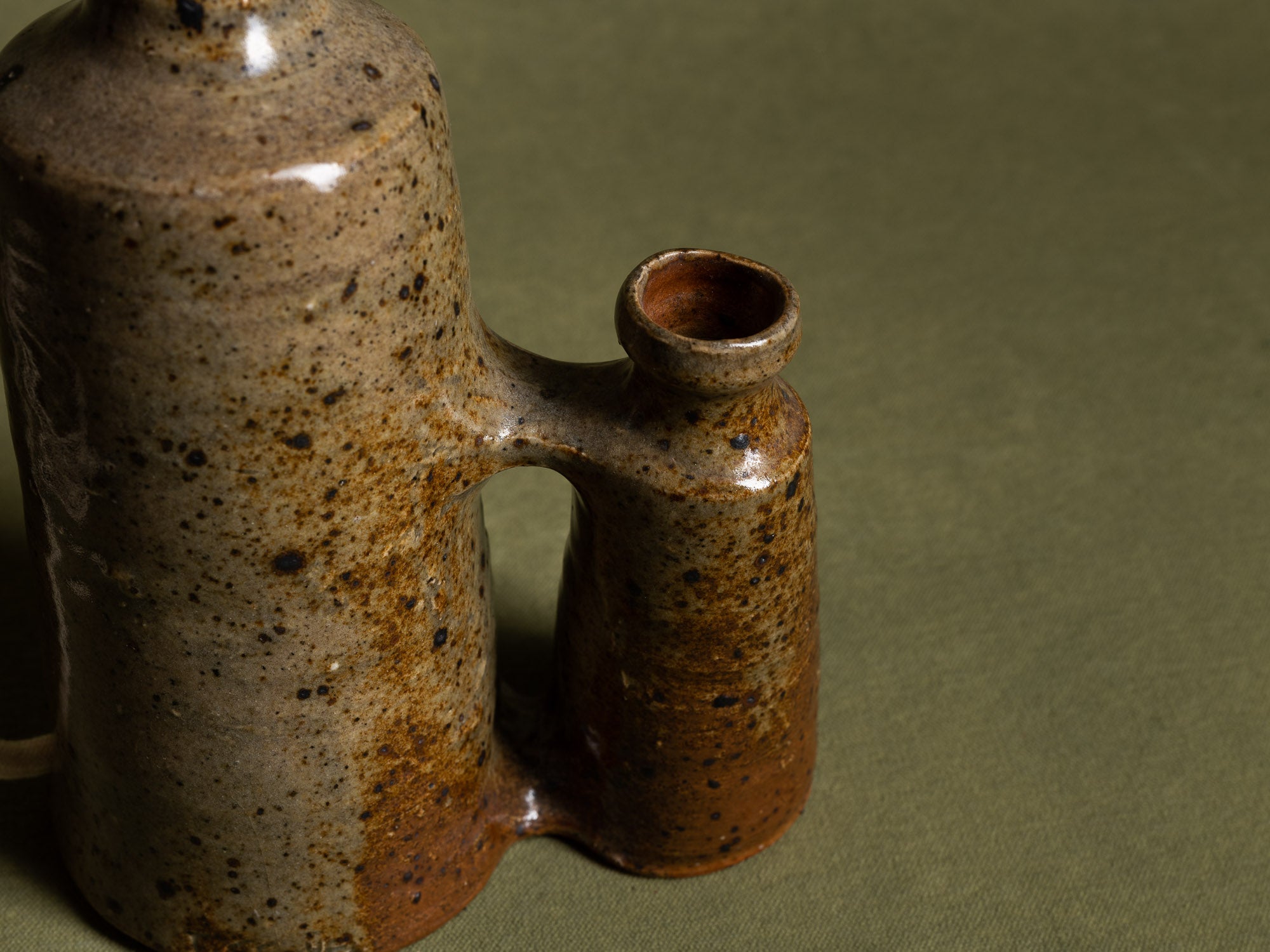 Lampe‑vase en grès de Gustave Tiffoche, France (vers 1970)..Rare stoneware lamp‑vase by Gustave Tiffoche, France (circa 1985)