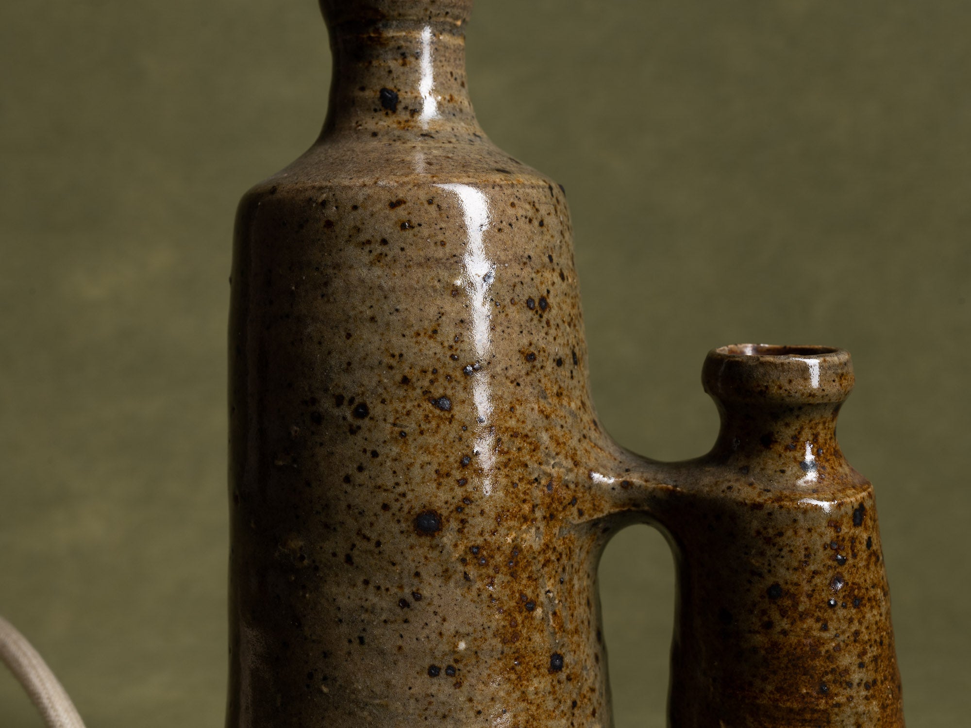 Lampe‑vase en grès de Gustave Tiffoche, France (vers 1970)..Rare stoneware lamp‑vase by Gustave Tiffoche, France (circa 1985)
