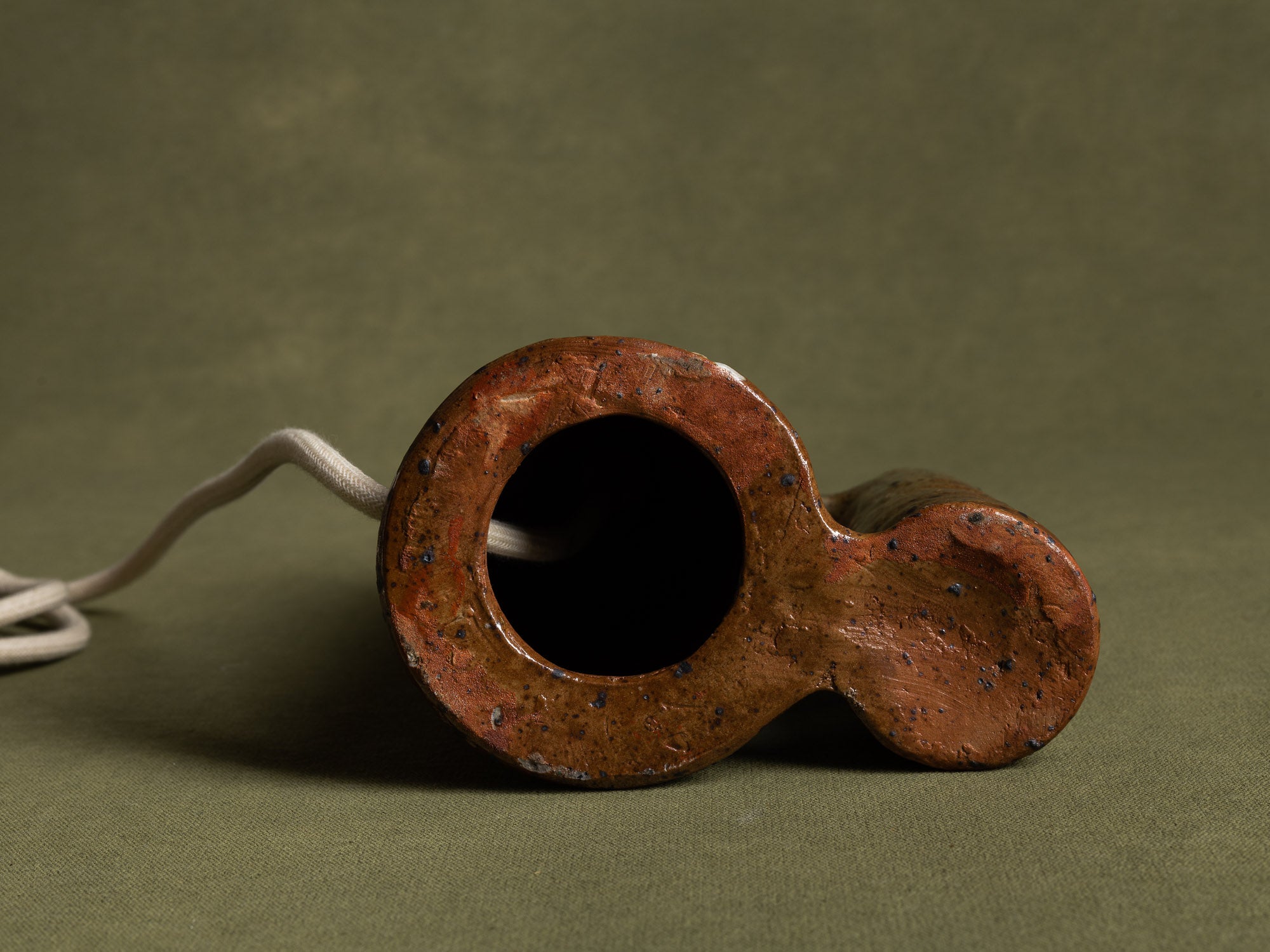 Lampe‑vase en grès de Gustave Tiffoche, France (vers 1970)..Rare stoneware lamp‑vase by Gustave Tiffoche, France (circa 1985)