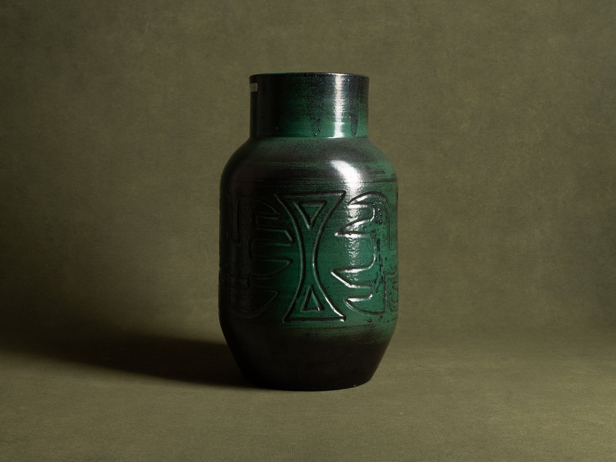 Important vase des Potiers d'Accolay, France (vers 1955)..Important vase by les Potiers d'Accolay, France (ca 1955)