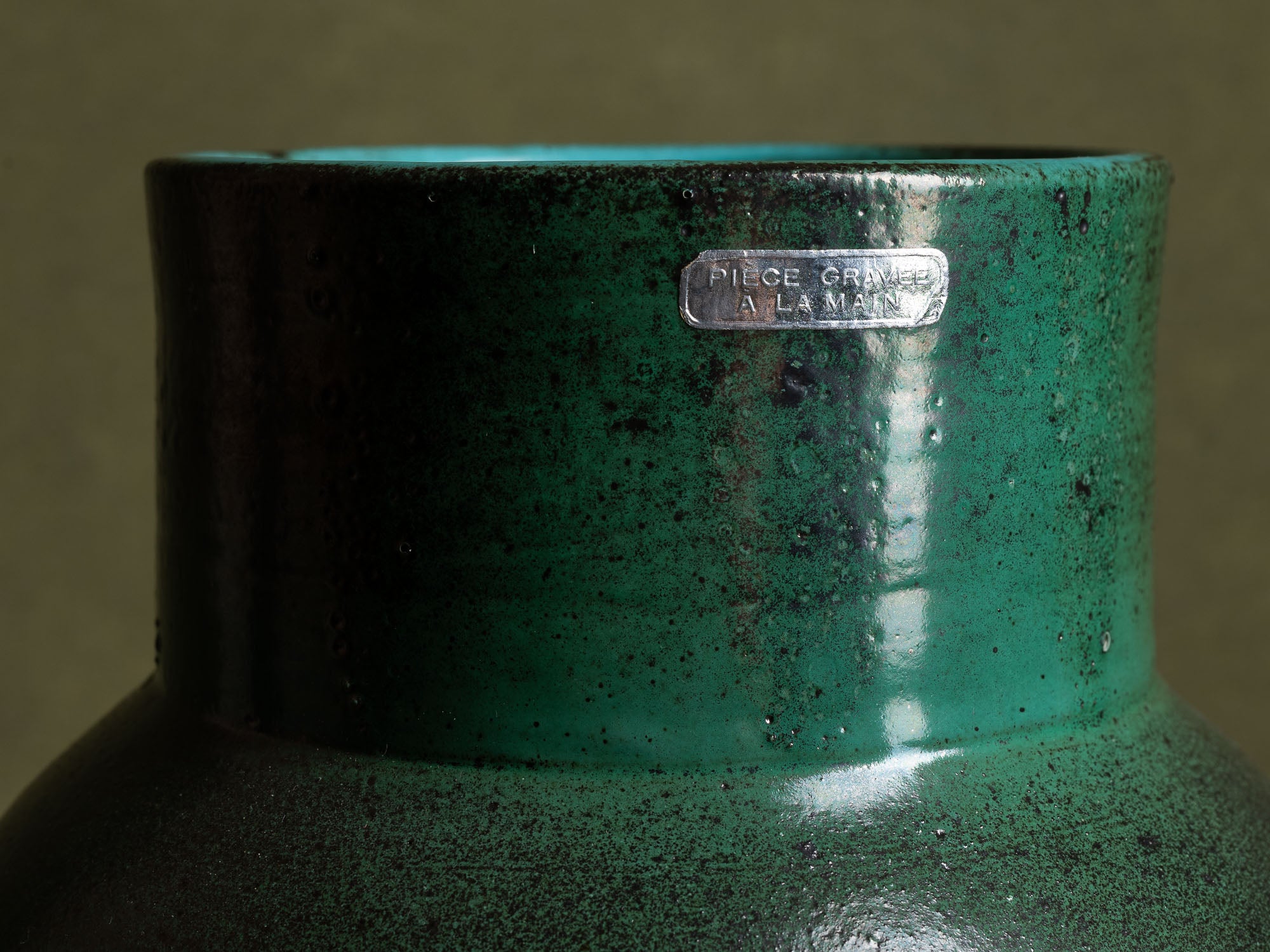 Important vase des Potiers d'Accolay, France (vers 1955)..Important vase by les Potiers d'Accolay, France (ca 1955)