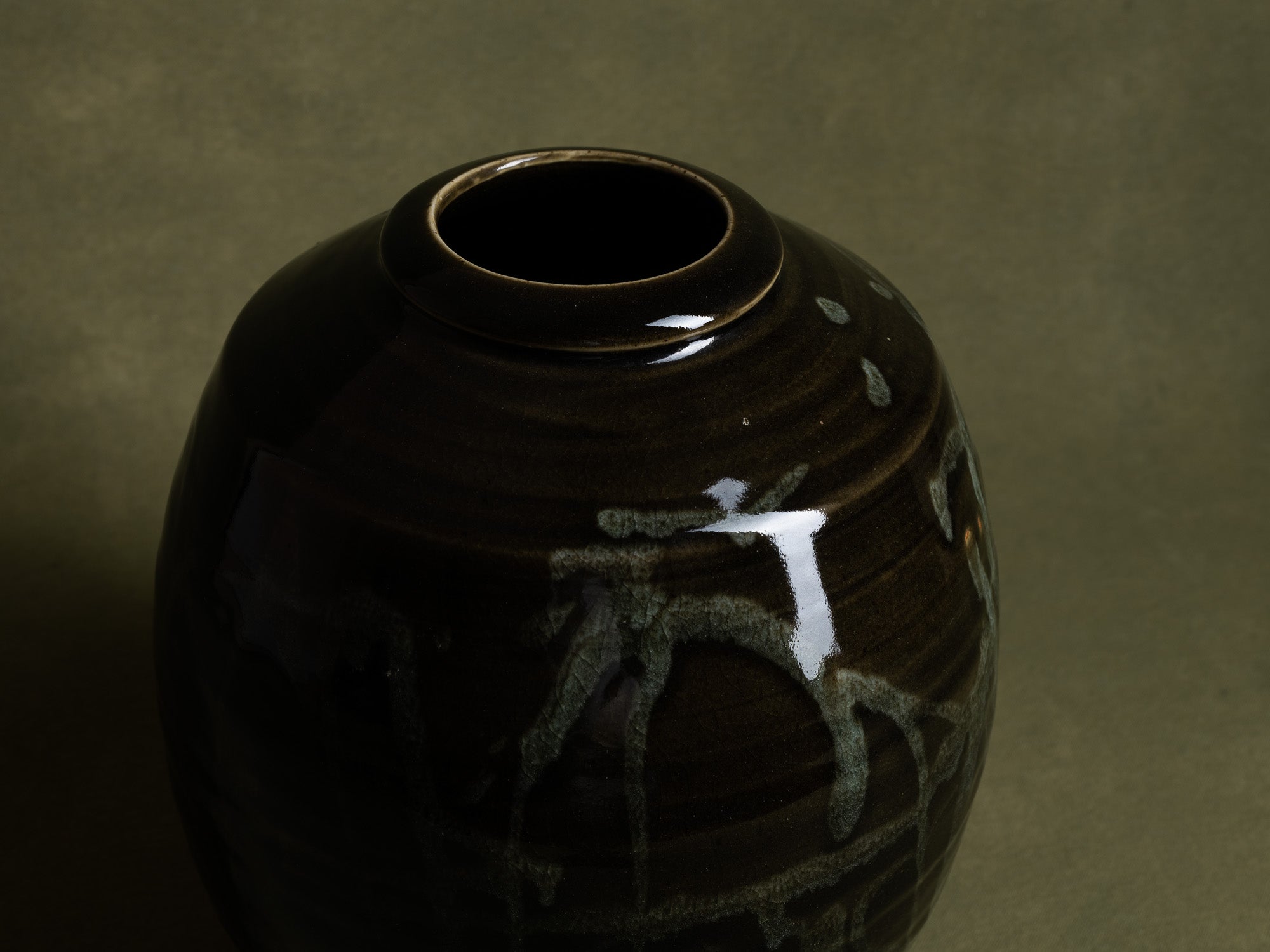 Grand vase à décor japonisant de Philippe Dubuc, France (vers 1980)..Huge japonist ceramic vase by philippe Dubuc, France (circa 1980)