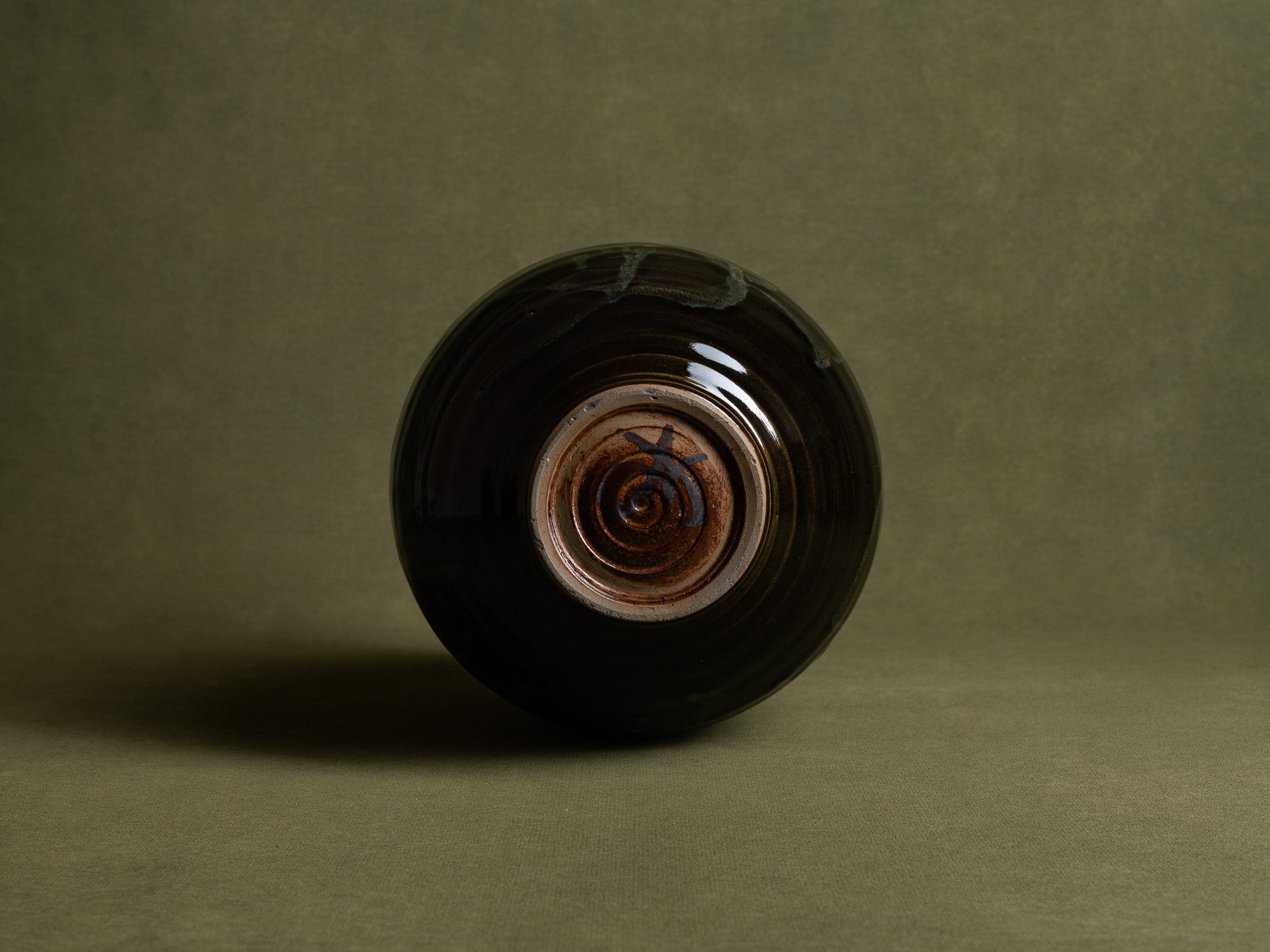 Grand vase à décor japonisant de Philippe Dubuc, France (vers 1980)..Huge japonist ceramic vase by philippe Dubuc, France (circa 1980)