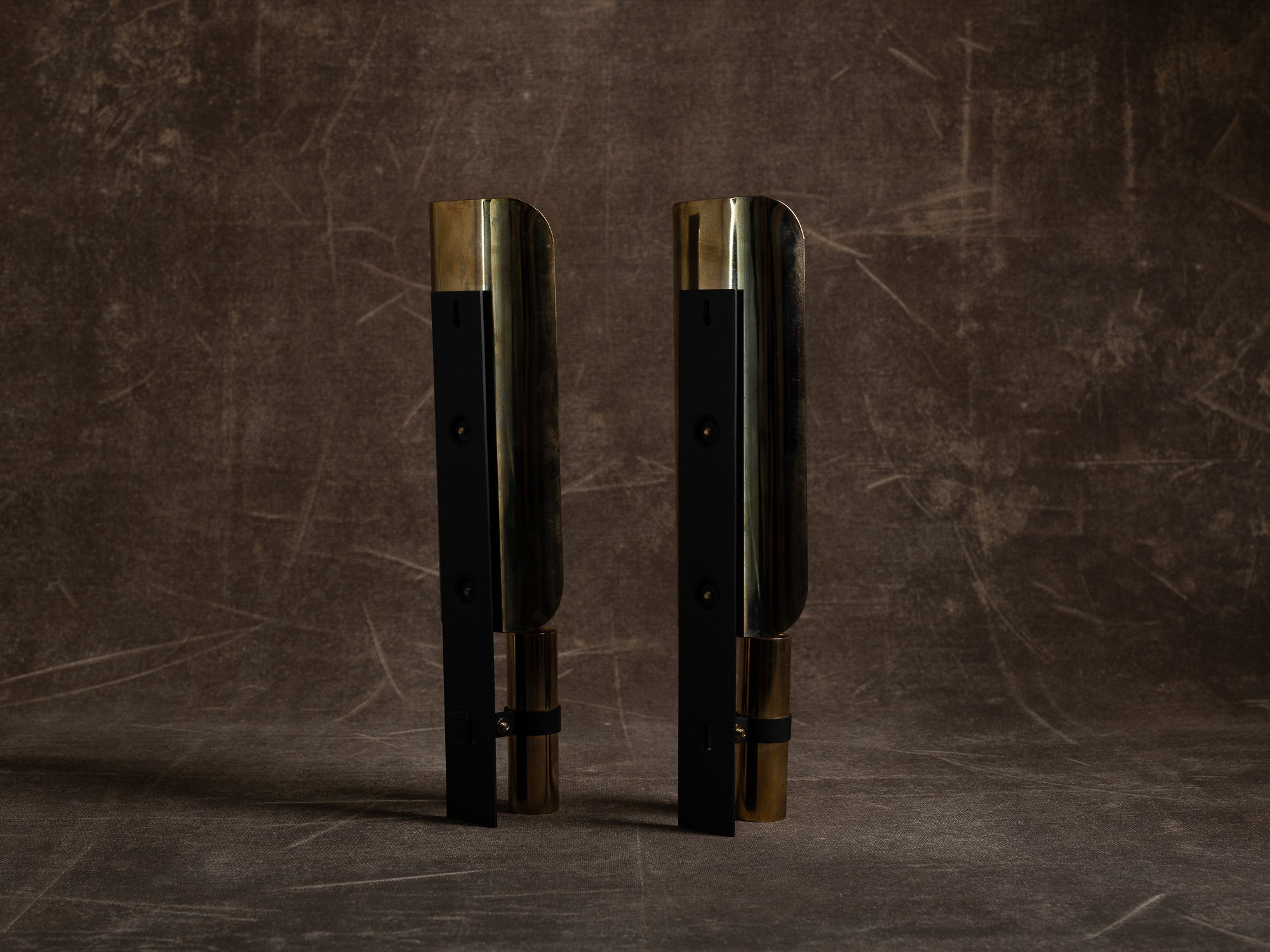 Paire de candélabres miroirs d'appliques en laiton par Ragla Belysning, Norvège (vers 1970)..Set of 2 modernist brass wall hanging candle holders by Ragla Belysning, Norway (ca. 1970)