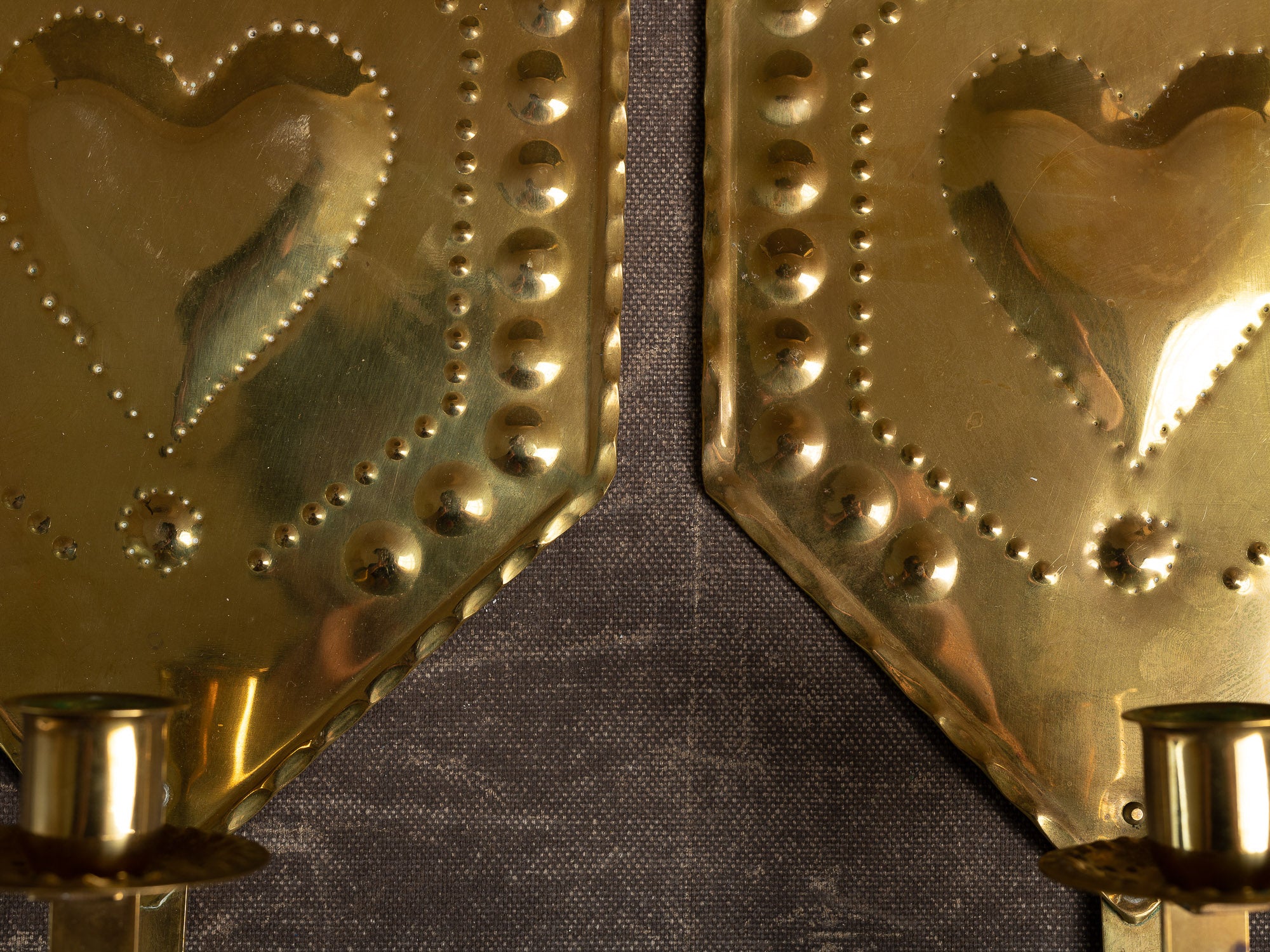 Paire de candélabres d'applique en laiton par Torbjörn Testad, Suède (vers 1975-80)..Set of 2 Brass wall hanging candle holders by Torbjörn Testad, Sweden (ca. 1975-80)