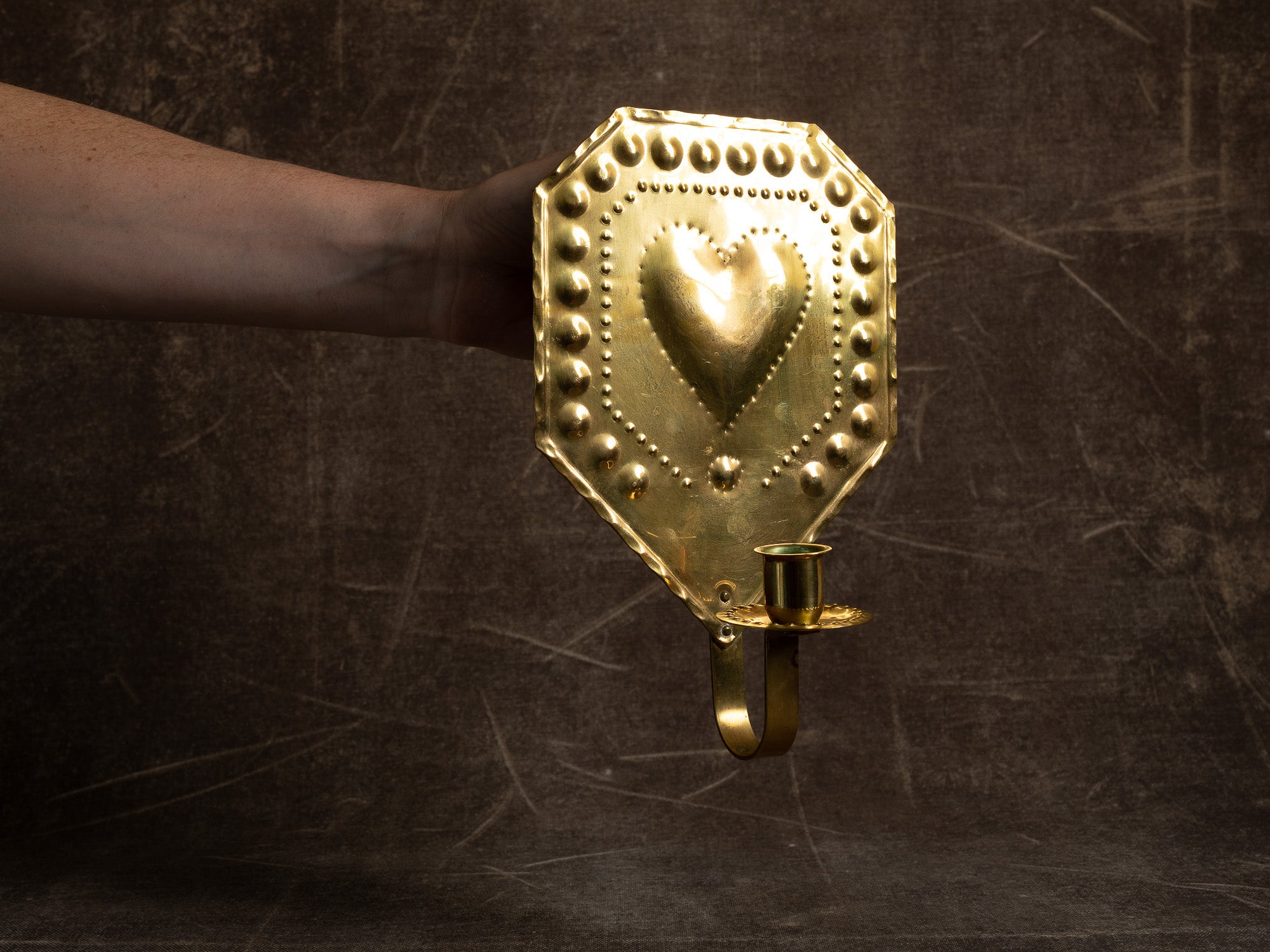 Paire de candélabres d'applique en laiton par Torbjörn Testad, Suède (vers 1975-80)..Set of 2 Brass wall hanging candle holders by Torbjörn Testad, Sweden (ca. 1975-80)