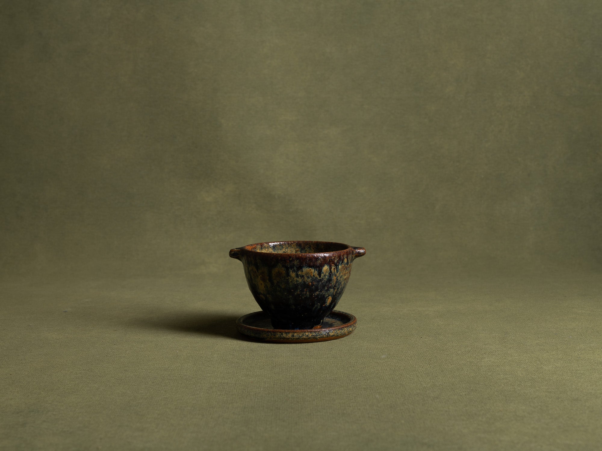 Bol à thé, suiveur de Gutte Eriksen, Danemark (Fin des années 1950 / début des années 1960)..Tea bowl, follower of Gutte Eriksen, Denmark (Late 1950s / early 1960s)