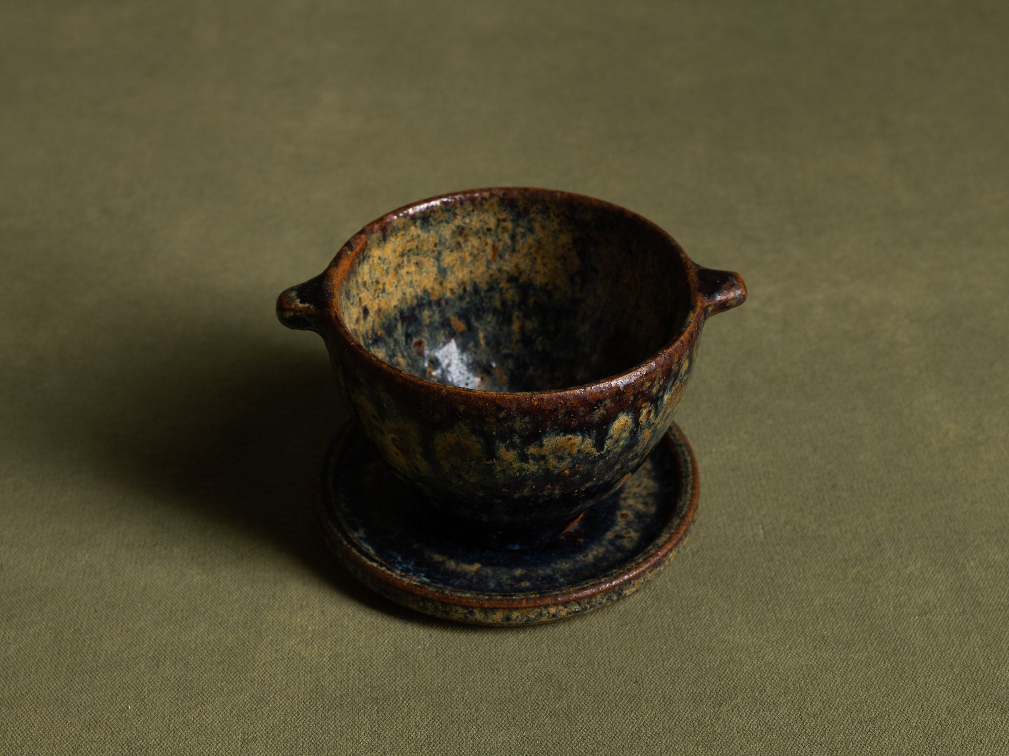 Bol à thé, suiveur de Gutte Eriksen, Danemark (Fin des années 1950 / début des années 1960)..Tea bowl, follower of Gutte Eriksen, Denmark (Late 1950s / early 1960s)