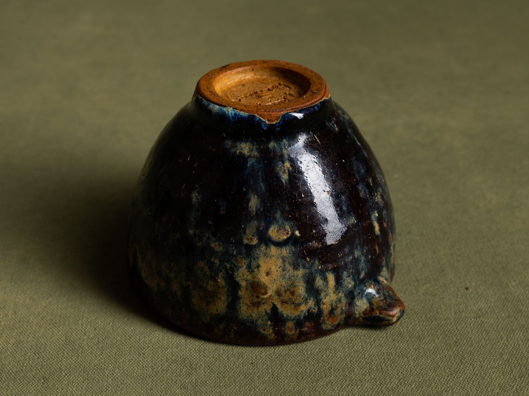 Bol à thé, suiveur de Gutte Eriksen, Danemark (Fin des années 1950 / début des années 1960)..Tea bowl, follower of Gutte Eriksen, Denmark (Late 1950s / early 1960s)
