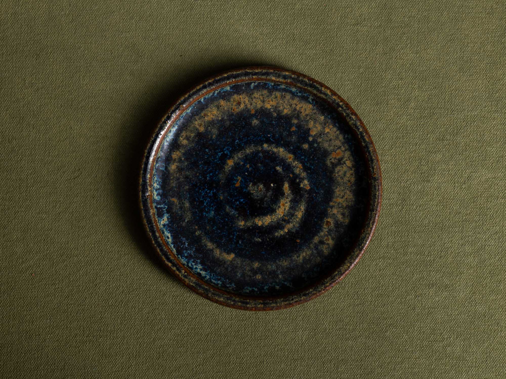 Bol à thé, suiveur de Gutte Eriksen, Danemark (Fin des années 1950 / début des années 1960)..Tea bowl, follower of Gutte Eriksen, Denmark (Late 1950s / early 1960s)