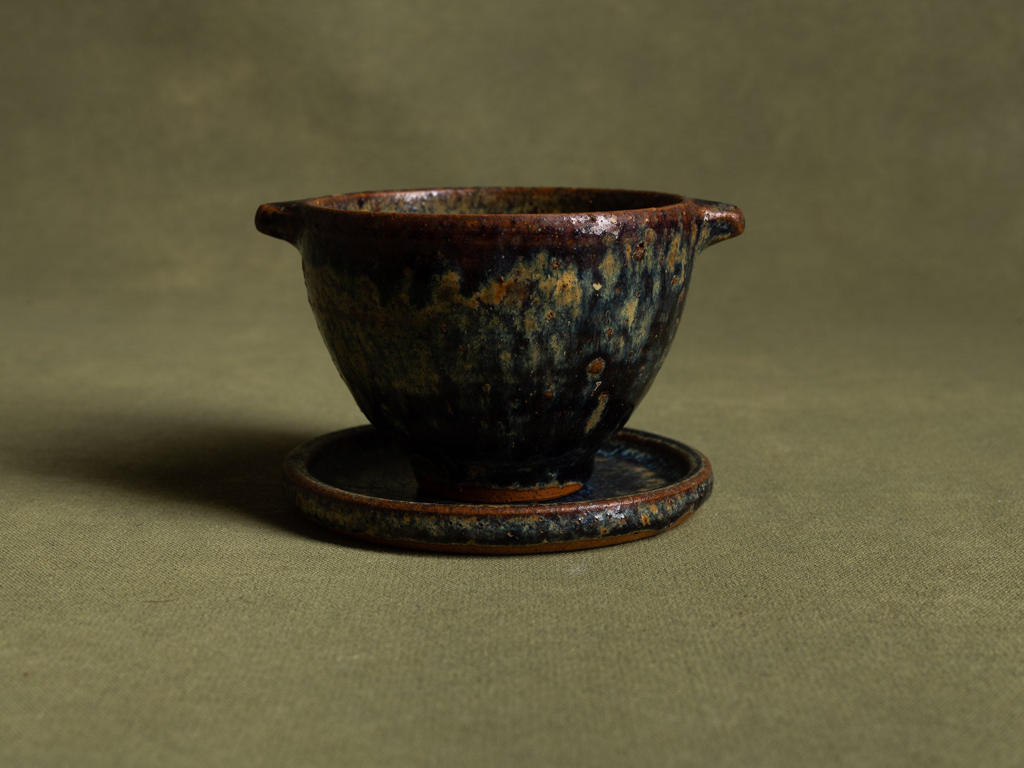 Bol à thé, suiveur de Gutte Eriksen, Danemark (Fin des années 1950 / début des années 1960)..Tea bowl, follower of Gutte Eriksen, Denmark (Late 1950s / early 1960s)