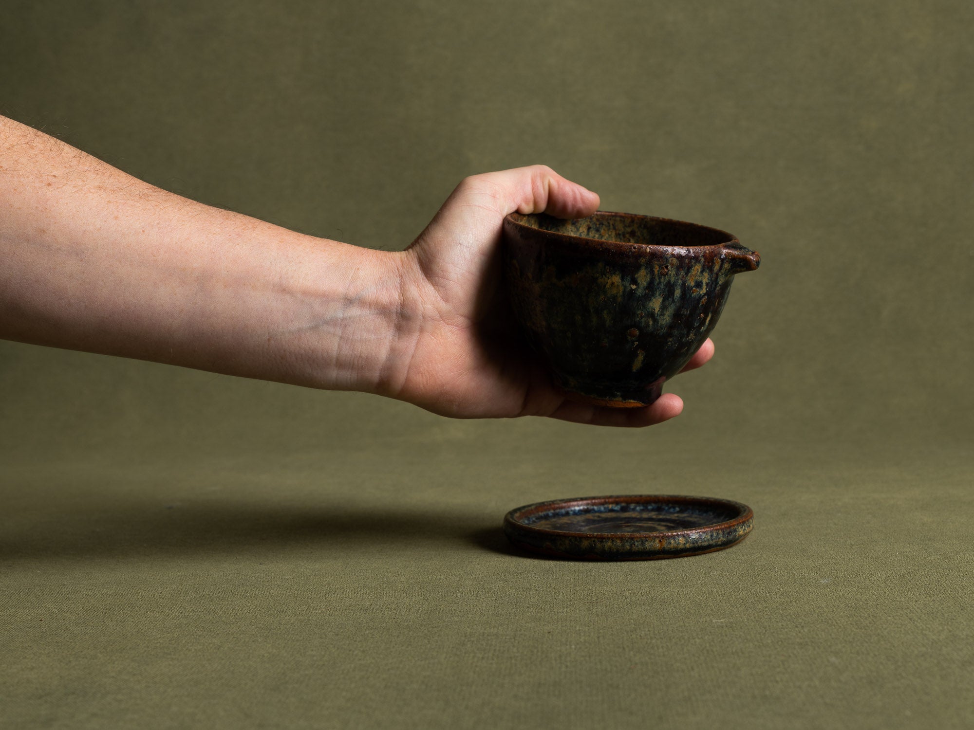 Bol à thé, suiveur de Gutte Eriksen, Danemark (Fin des années 1950 / début des années 1960)..Tea bowl, follower of Gutte Eriksen, Denmark (Late 1950s / early 1960s)