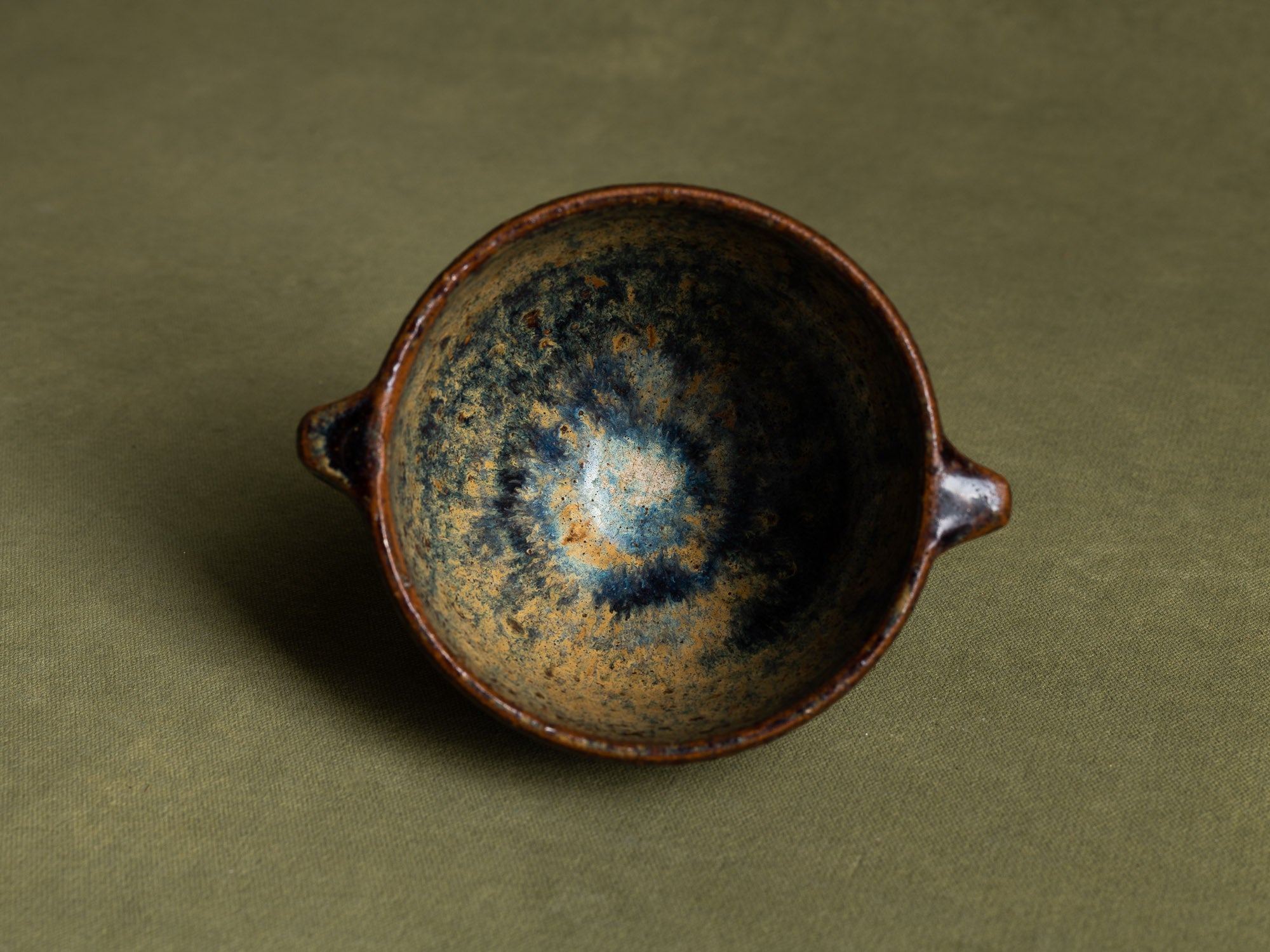 Bol à thé, suiveur de Gutte Eriksen, Danemark (Fin des années 1950 / début des années 1960)..Tea bowl, follower of Gutte Eriksen, Denmark (Late 1950s / early 1960s)