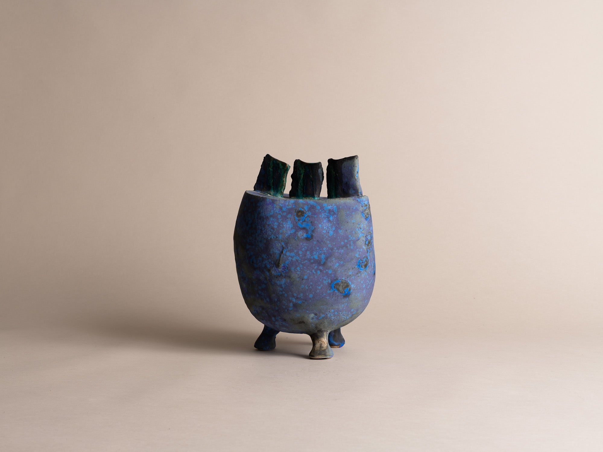 Sculpture de forme libre d'Ashley Howard, Royaume-Uni (vers 1995)..Outstanding free form ceramic sculpture by Ashley Howard, United-Kingdom (circa 1995)