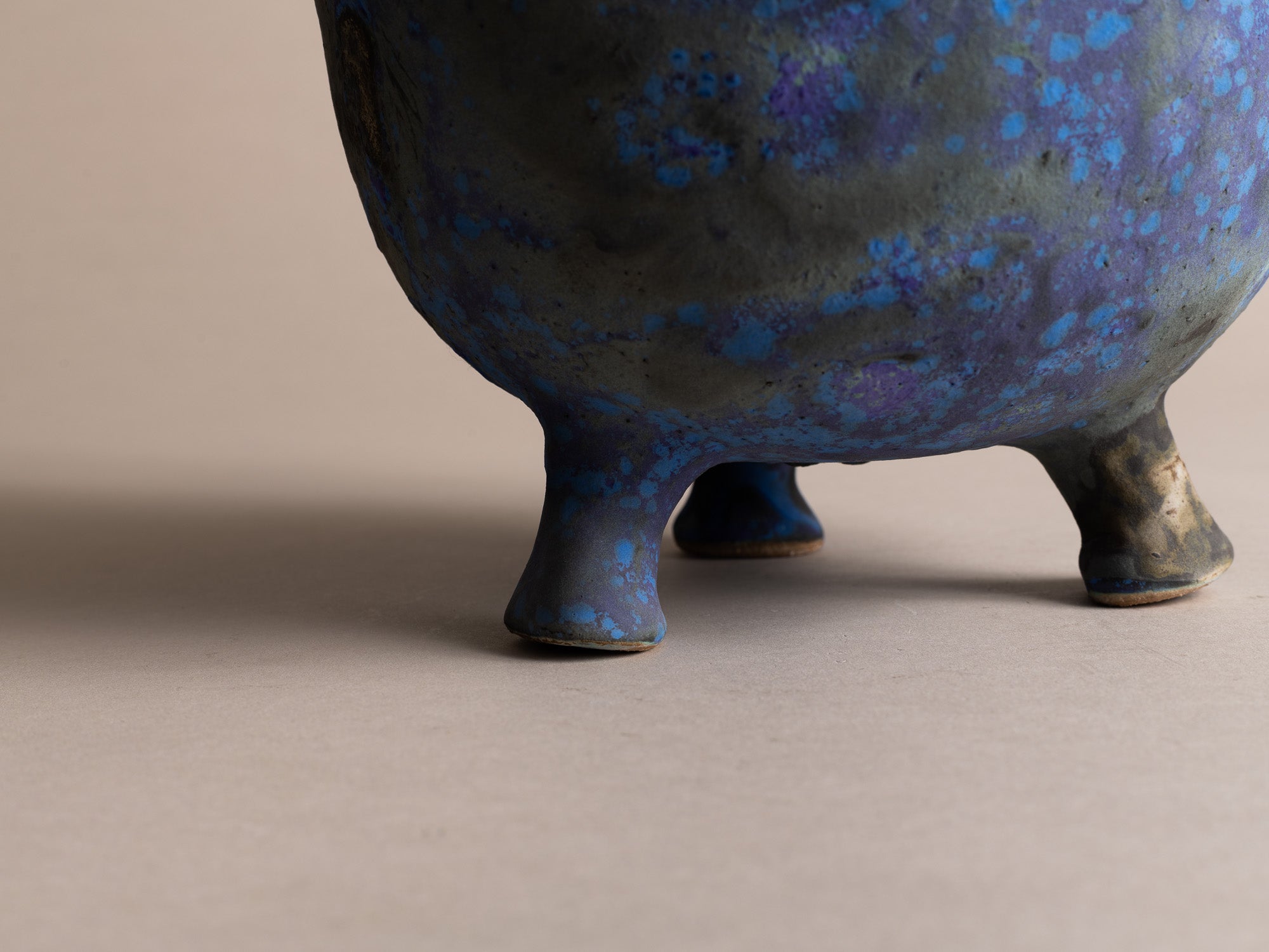 Sculpture de forme libre d'Ashley Howard, Royaume-Uni (vers 1995)..Outstanding free form ceramic sculpture by Ashley Howard, United-Kingdom (circa 1995)