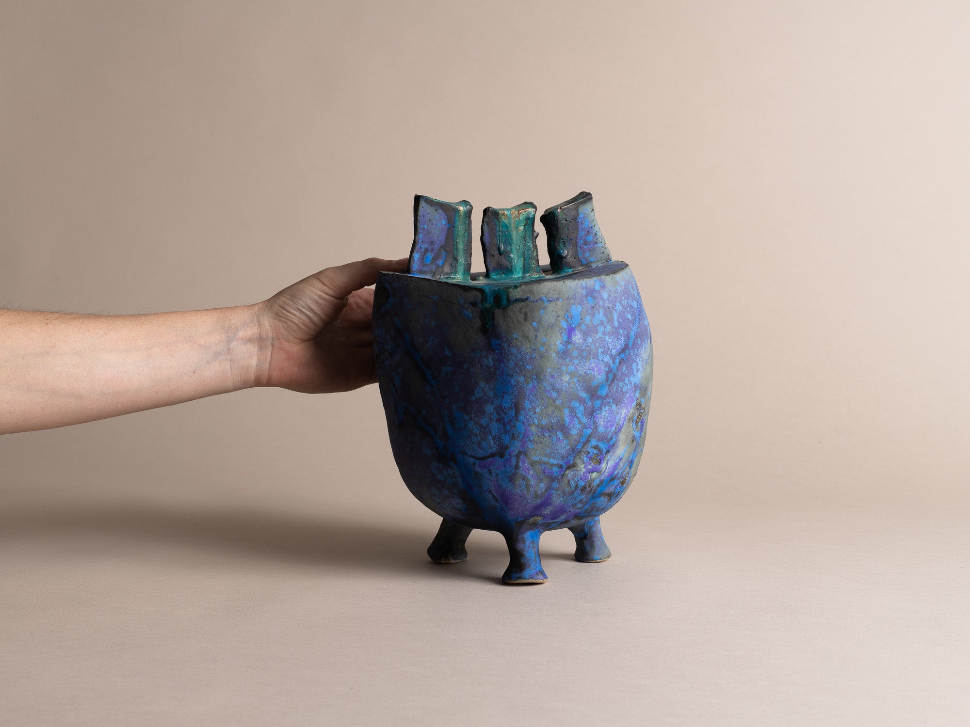 Sculpture de forme libre d'Ashley Howard, Royaume-Uni (vers 1995)..Outstanding free form ceramic sculpture by Ashley Howard, United-Kingdom (circa 1995)