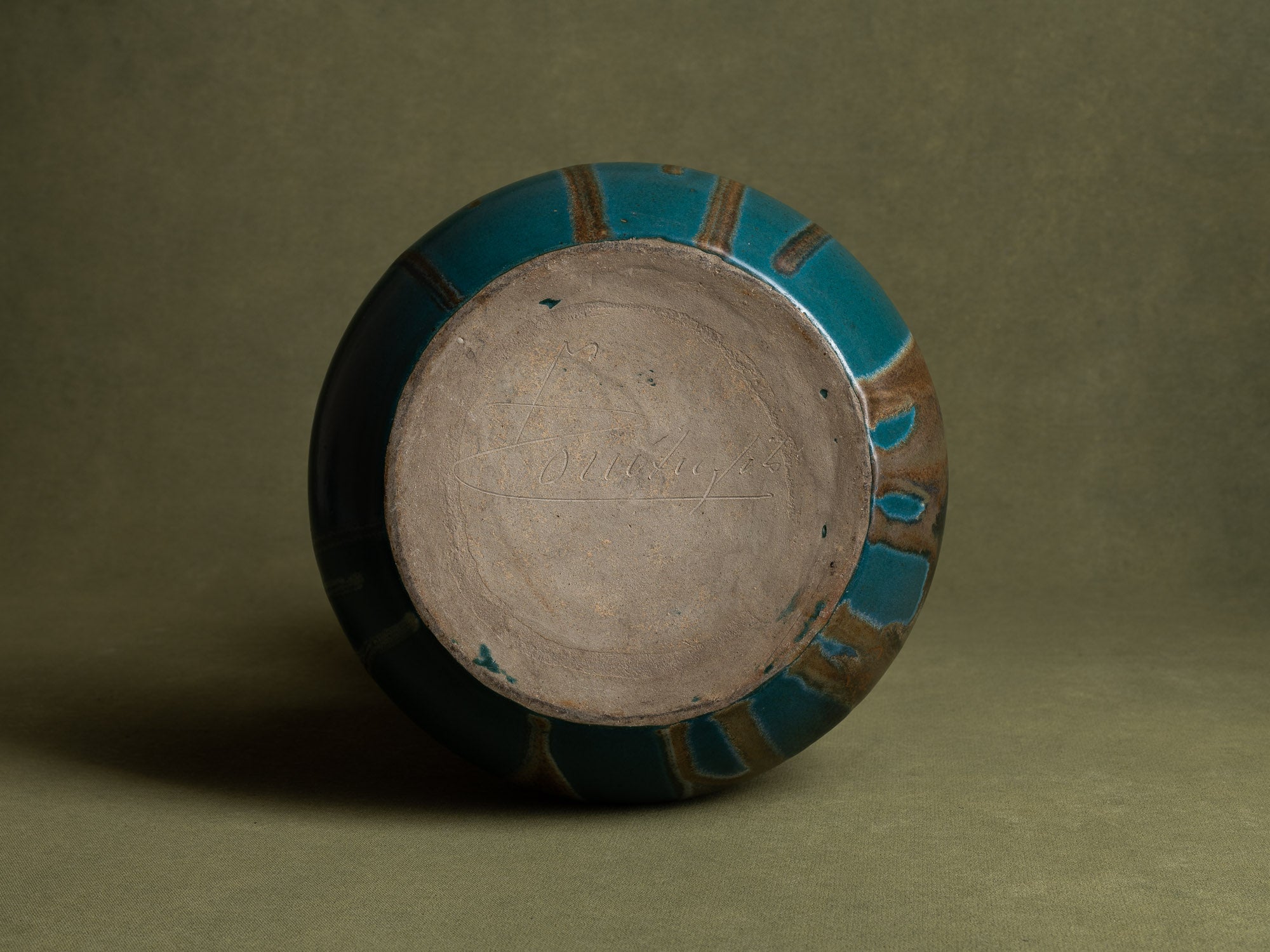 Vase à trois anses en grès japonisant de Léon Pointu, Atelier Pointu, France (vers 1925-30)..School of Carriès, large japonisme three-handled stoneware vase by Léon Pointu, Atelier Pointu, France (circa 1925-35)