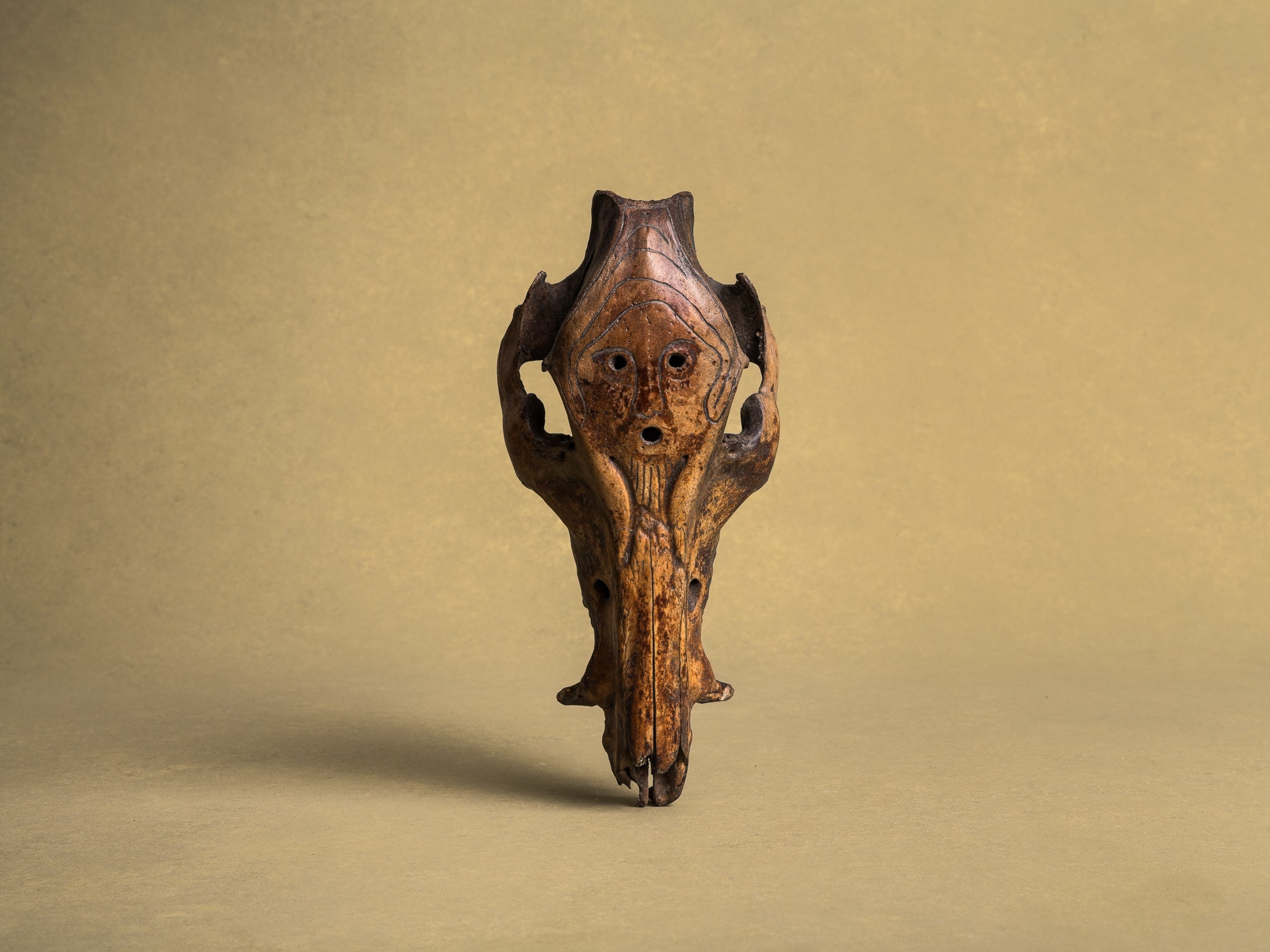 Masques‑crânes cérémoniels totémiques de l'ethnie Atoni, Timor occidental (XXe siècle)..Set of 5 ceremonial Atoni's totemic skull masks, West Timor (XXth century)