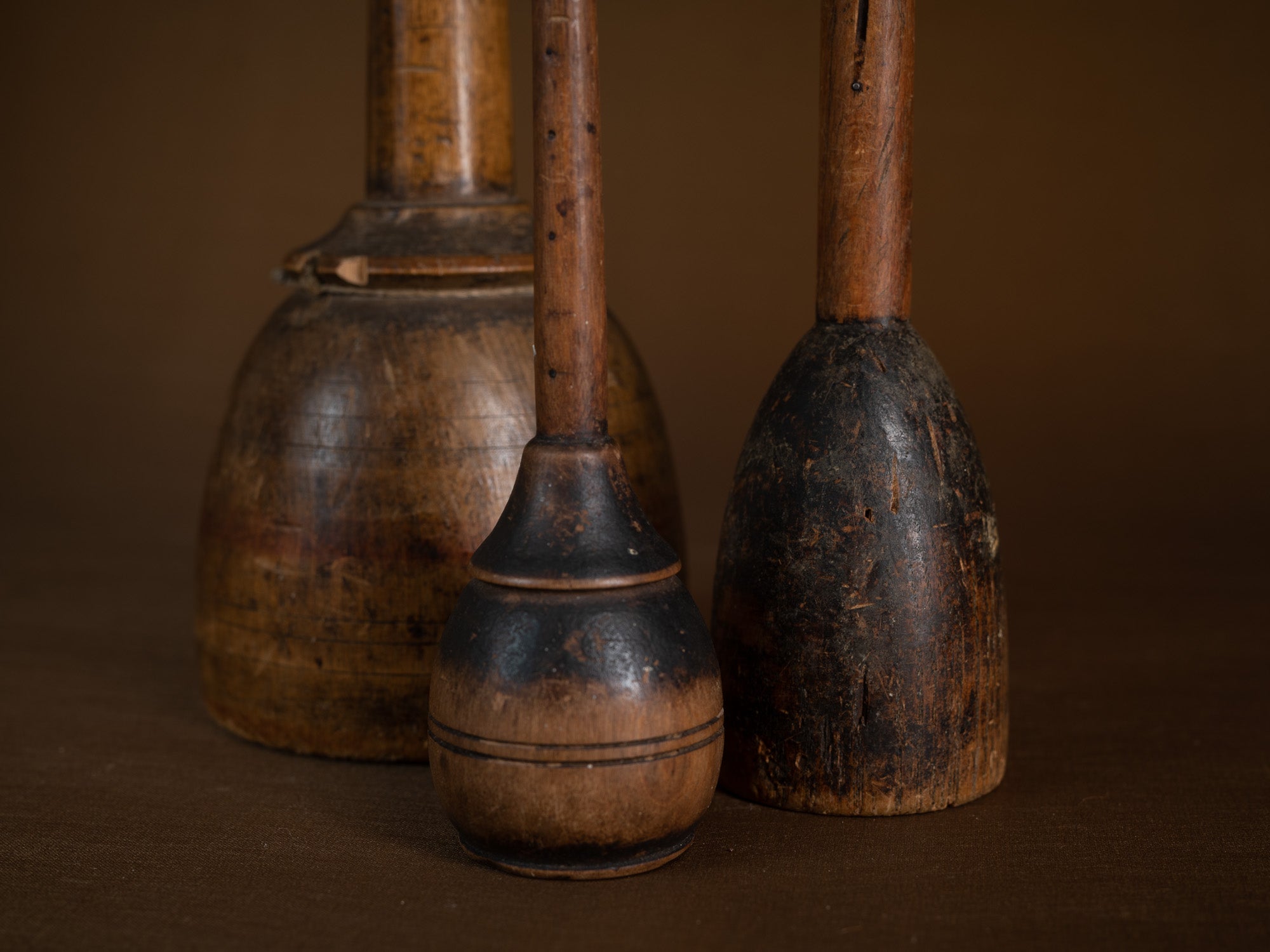 Mitate mono, trio de poids de balance romaine, Suède (XIXe siècle)..Mitate mono, trio of Roman balance weights, Sweden (19th century)