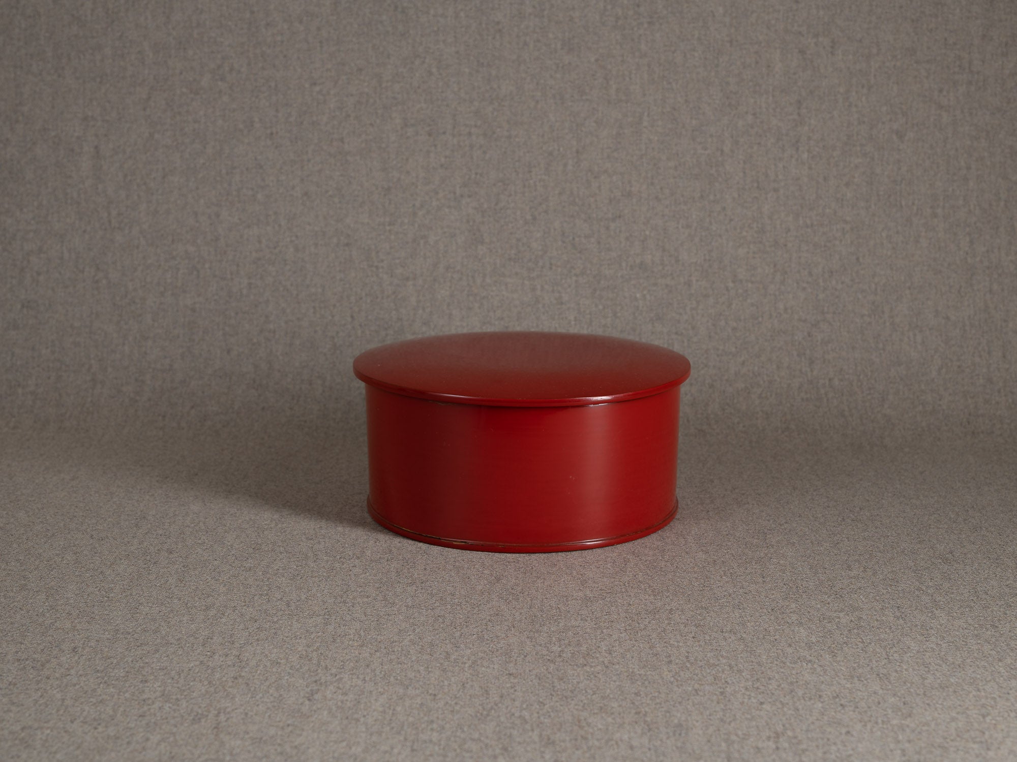 Ancienne boîte en laque rouge urushi, Japon (Première partie du XXe siècle)..Old urushi red lacquer box, Japan (First part of the 20th century)