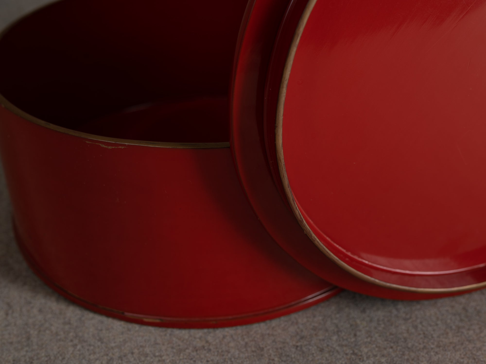 Ancienne boîte en laque rouge urushi, Japon (Première partie du XXe siècle)..Old urushi red lacquer box, Japan (First part of the 20th century)