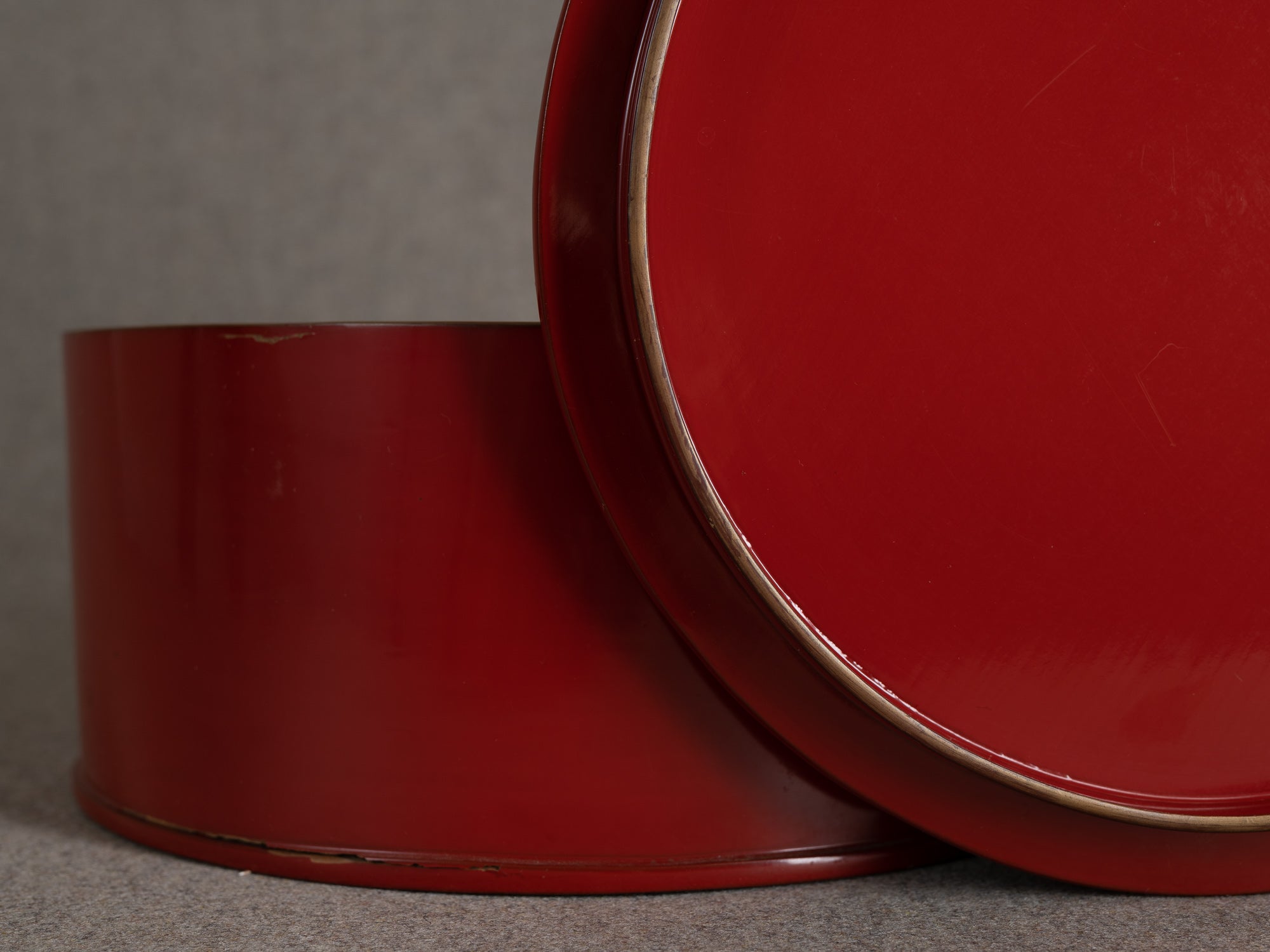 Ancienne boîte en laque rouge urushi, Japon (Première partie du XXe siècle)..Old urushi red lacquer box, Japan (First part of the 20th century)