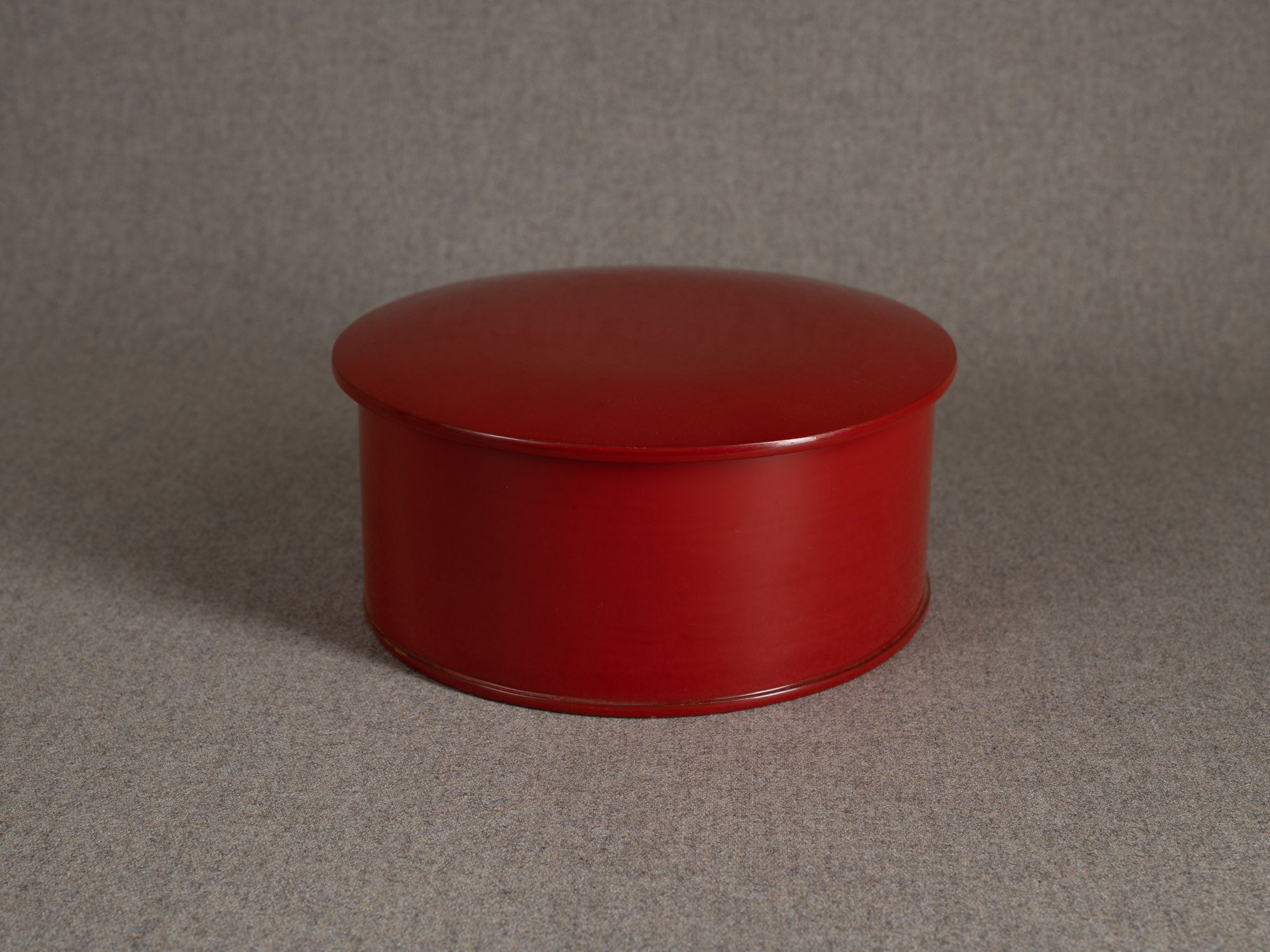 Ancienne boîte en laque rouge urushi, Japon (Première partie du XXe siècle)..Old urushi red lacquer box, Japan (First part of the 20th century)
