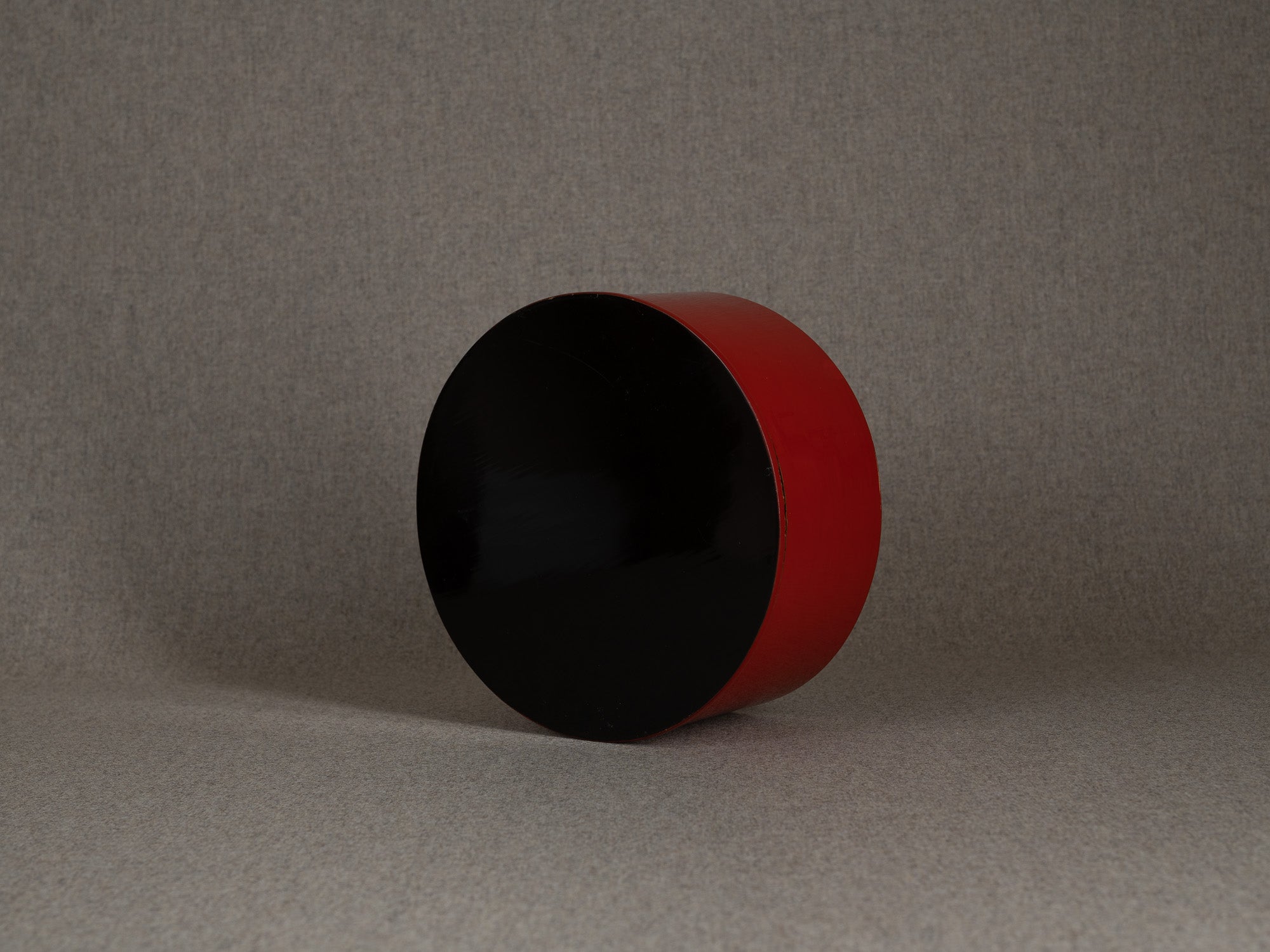 Ancienne boîte en laque rouge urushi, Japon (Première partie du XXe siècle)..Old urushi red lacquer box, Japan (First part of the 20th century)