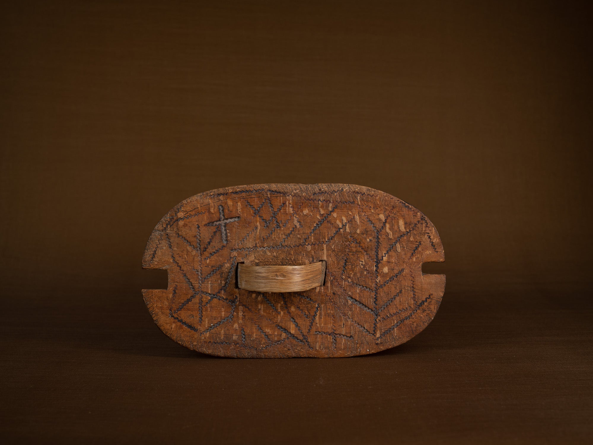 Ancienne boîte en lames de bouleau courbées, Suède (XIXe siècle)..Old birch slat box, Sweden (19th century)