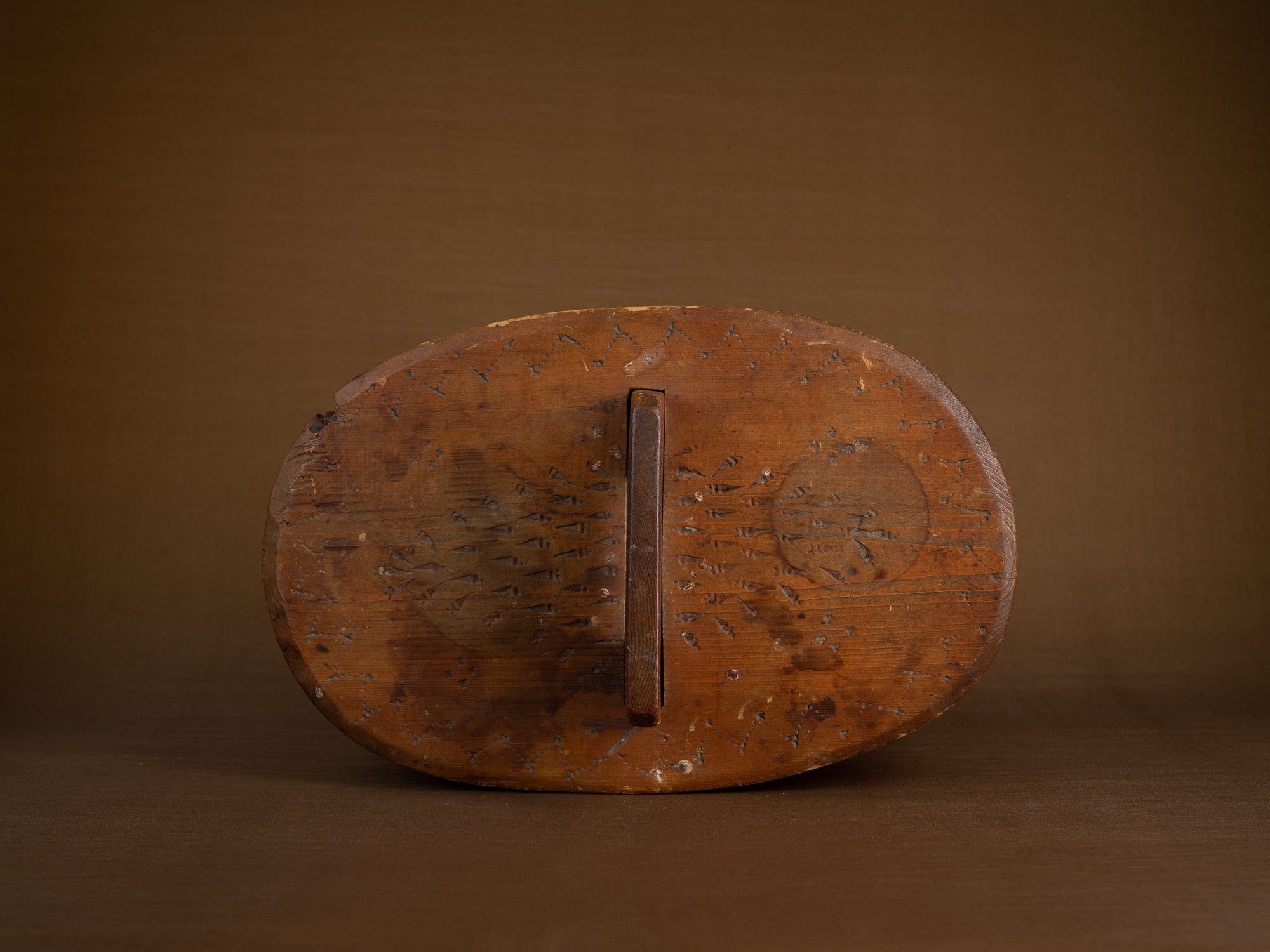 Ancienne boîte en lames de bouleau courbées, Suède (XIXe siècle)..Old birch slat box, Sweden (19th century)
