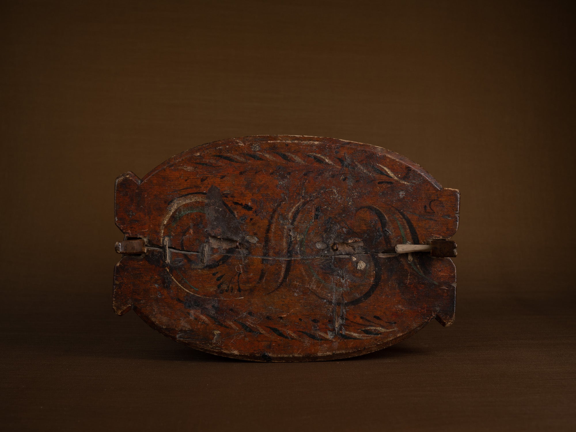 Ancienne boîte peinte en lames de bouleau courbées, Suède (XIXe siècle)..Old birch slat painted box, Sweden (19th century)