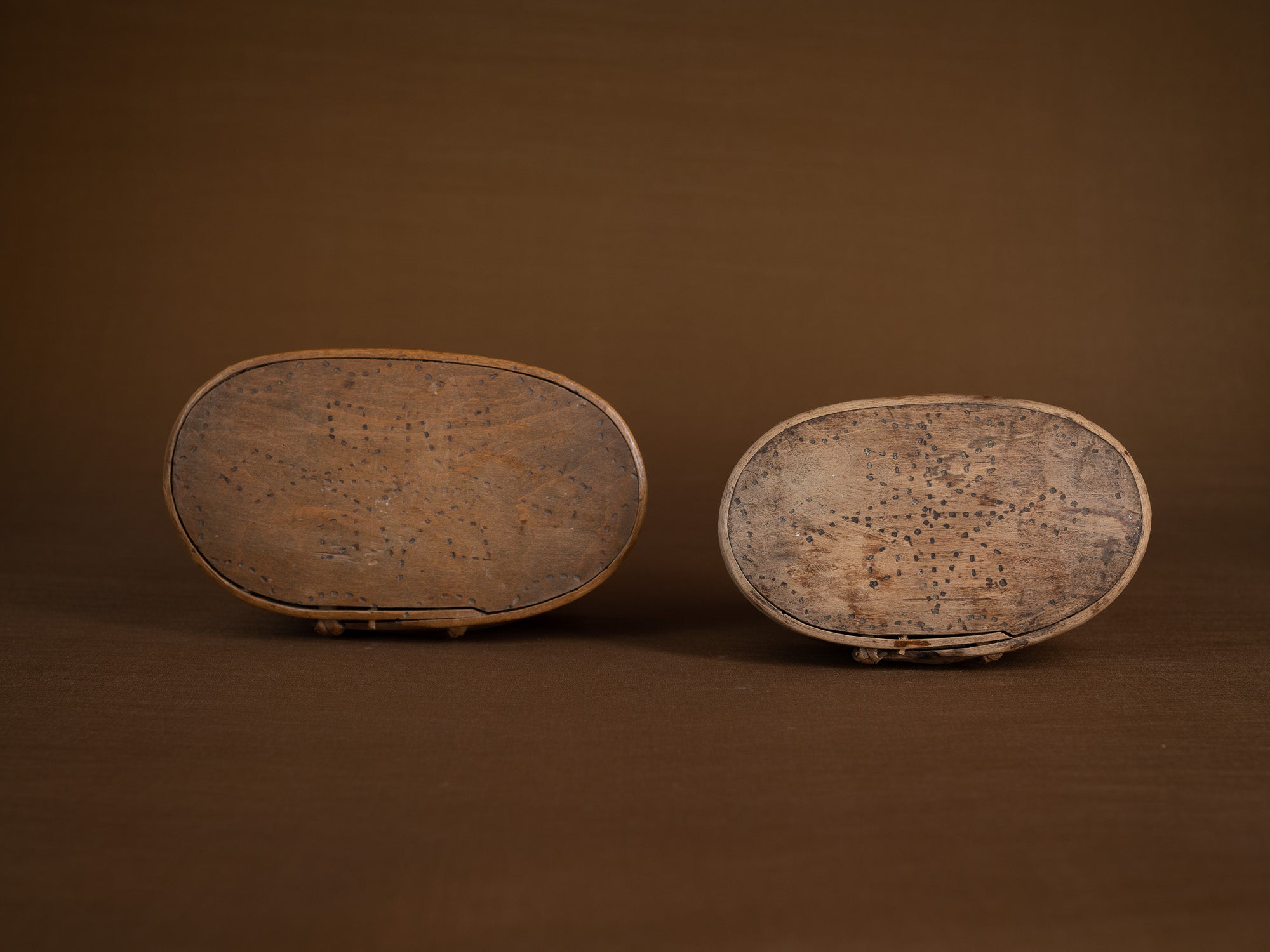 Ensemble d'anciennes boîtes en lames de bouleau courbées, Suède (XVIIe siècle)..Old birch slat boxes, set of 2, Sweden (17th century)
