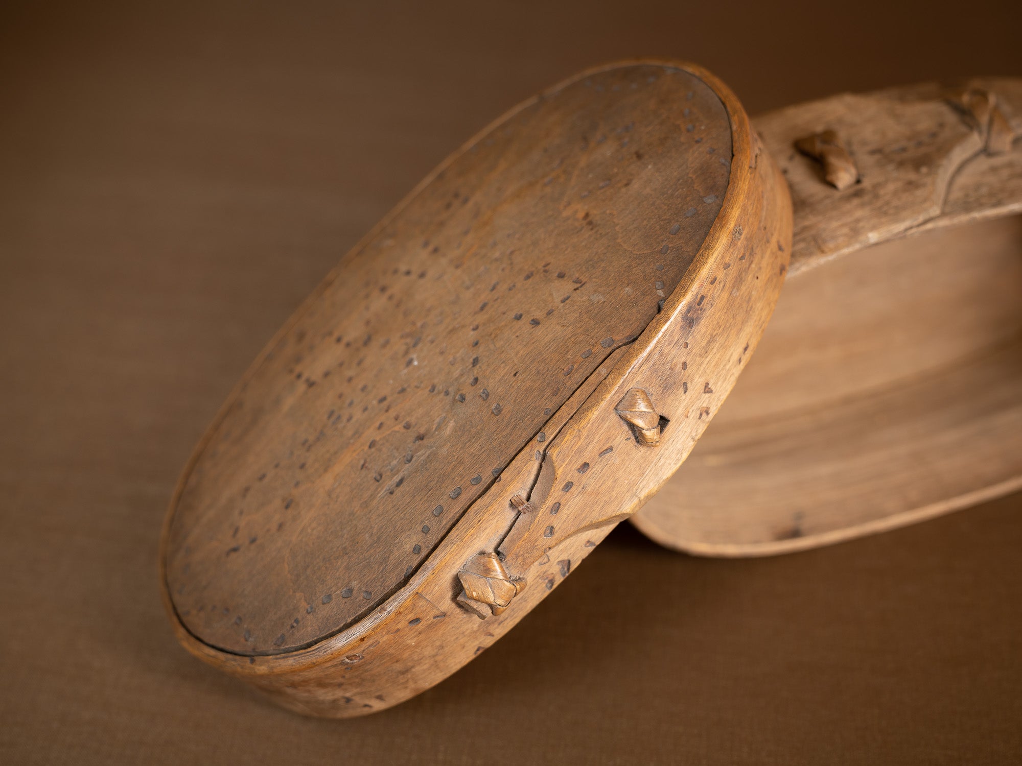 Ensemble d'anciennes boîtes en lames de bouleau courbées, Suède (XVIIe siècle)..Old birch slat boxes, set of 2, Sweden (17th century)