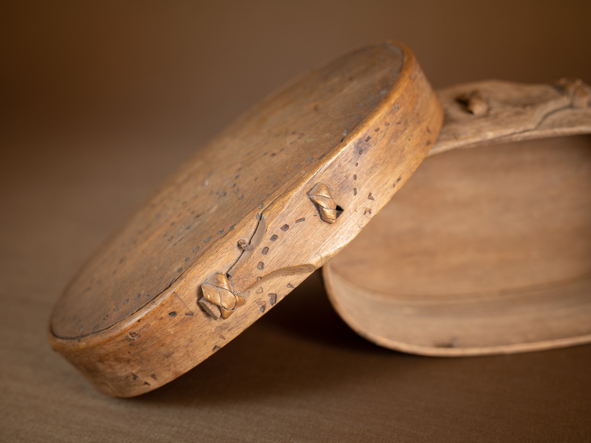 Ensemble d'anciennes boîtes en lames de bouleau courbées, Suède (XVIIe siècle)..Old birch slat boxes, set of 2, Sweden (17th century)