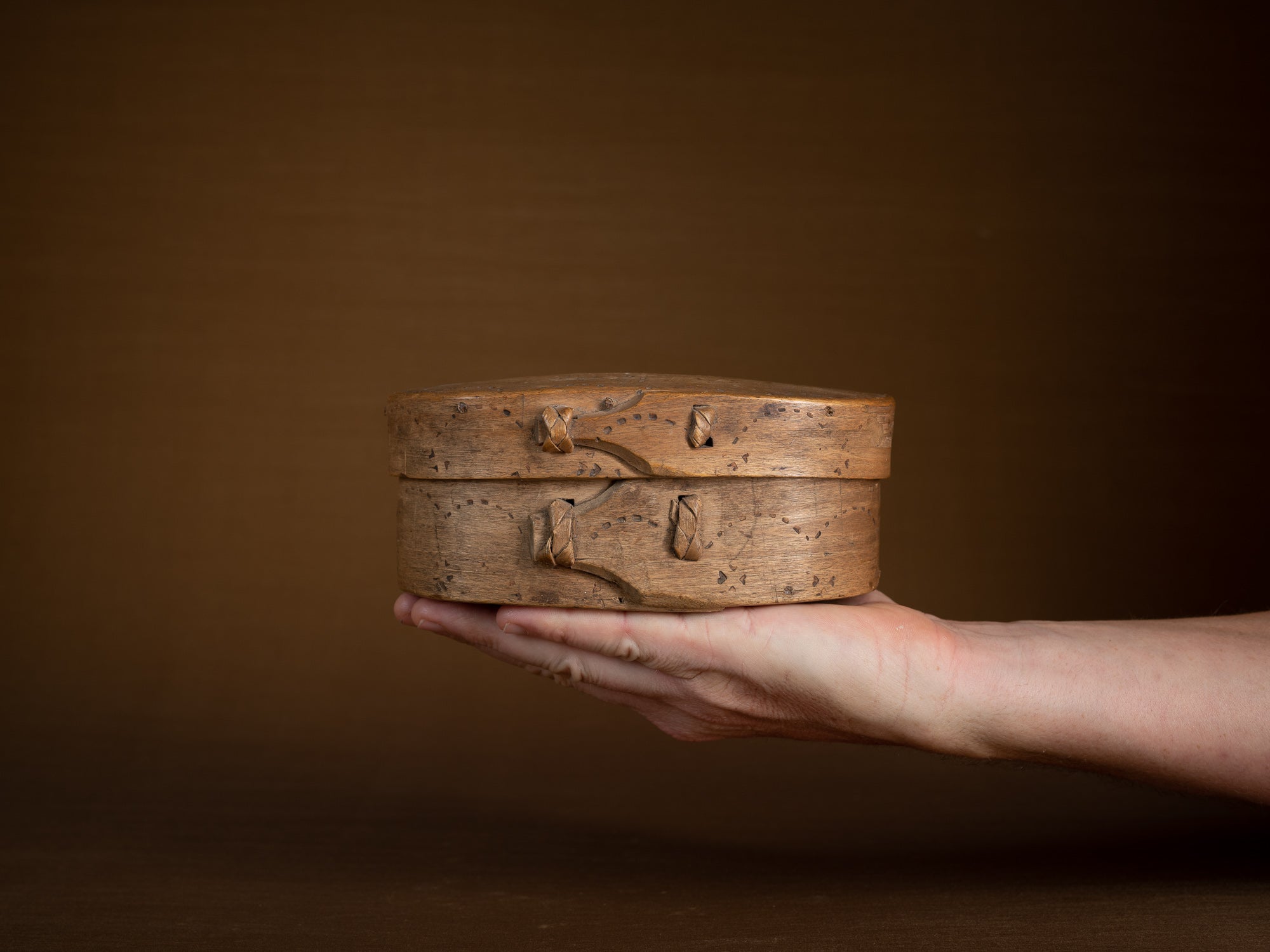 Ensemble d'anciennes boîtes en lames de bouleau courbées, Suède (XVIIe siècle)..Old birch slat boxes, set of 2, Sweden (17th century)