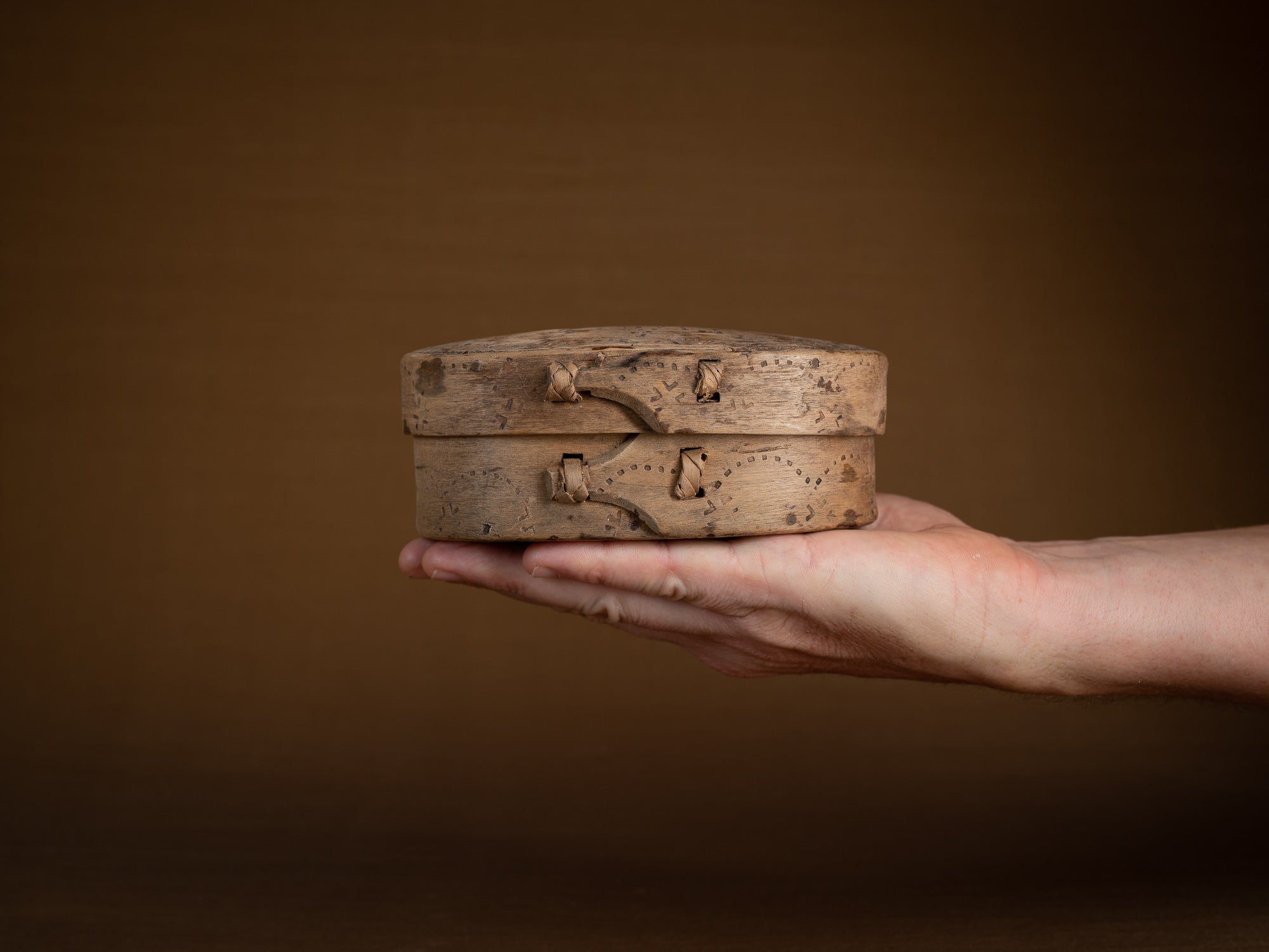 Ensemble d'anciennes boîtes en lames de bouleau courbées, Suède (XVIIe siècle)..Old birch slat boxes, set of 2, Sweden (17th century)