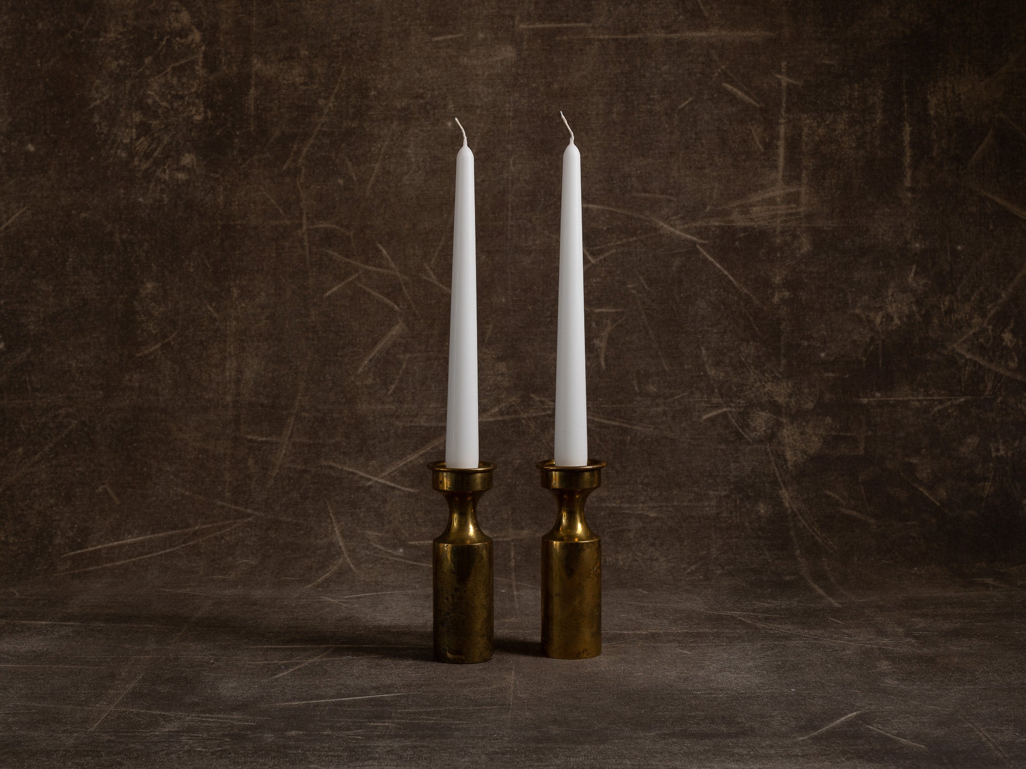 Paire de flambeaux modernistes par Boyes Metalkunst, Danemark (vers 1950)..Set of 2 modernist Candle holders by Boyes Metalkunst, Denmark (circa 1950)