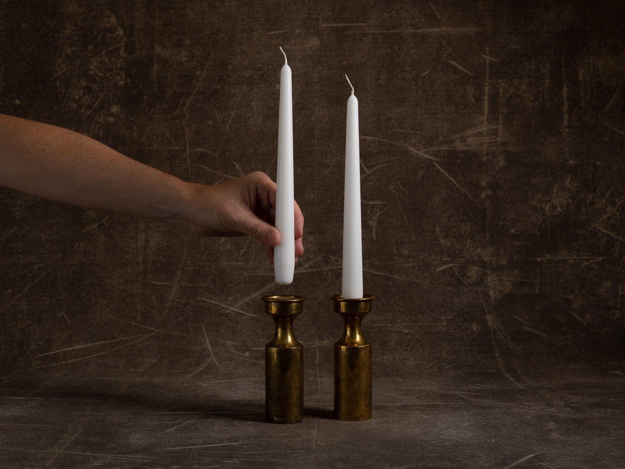 Paire de flambeaux modernistes par Boyes Metalkunst, Danemark (vers 1950)..Set of 2 modernist Candle holders by Boyes Metalkunst, Denmark (circa 1950)