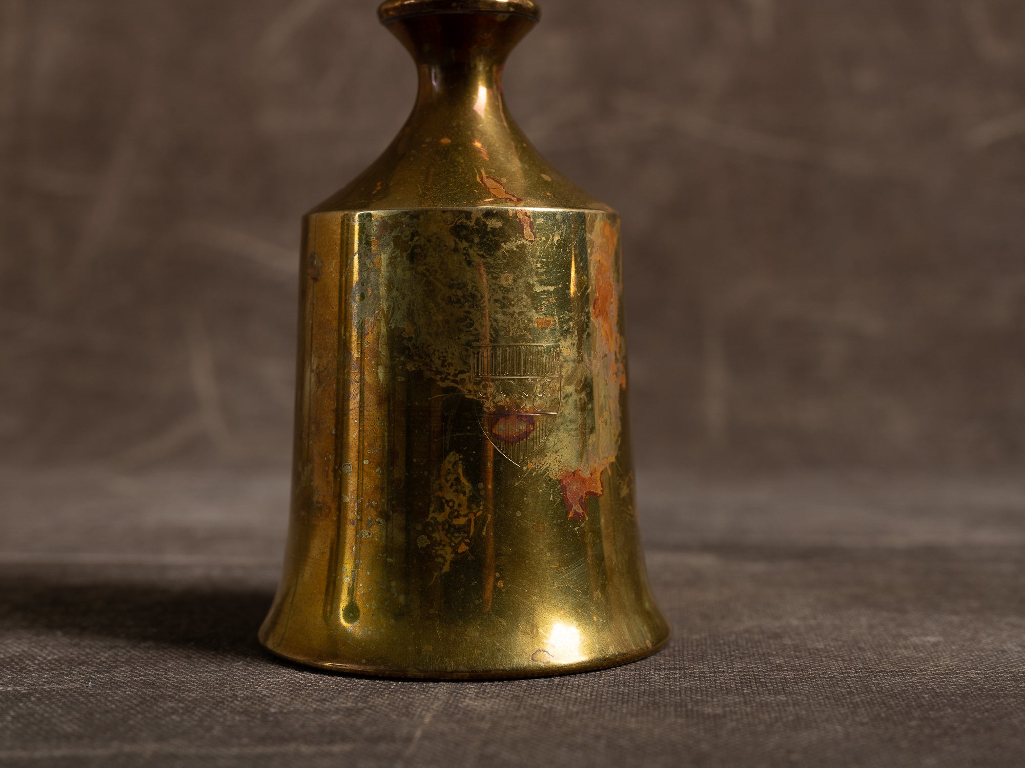 Paire de flambeaux modernistes par Boyes Metalkunst, Danemark (vers 1950)..Set of 2 modernist Candle holders by Boyes Metalkunst, Denmark (circa 1950)